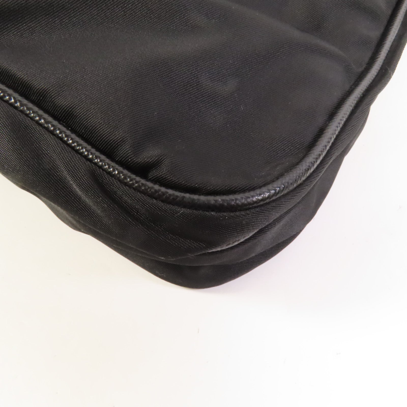 PRADA 尼龍Shoulder Bsg銀扣肩背袋