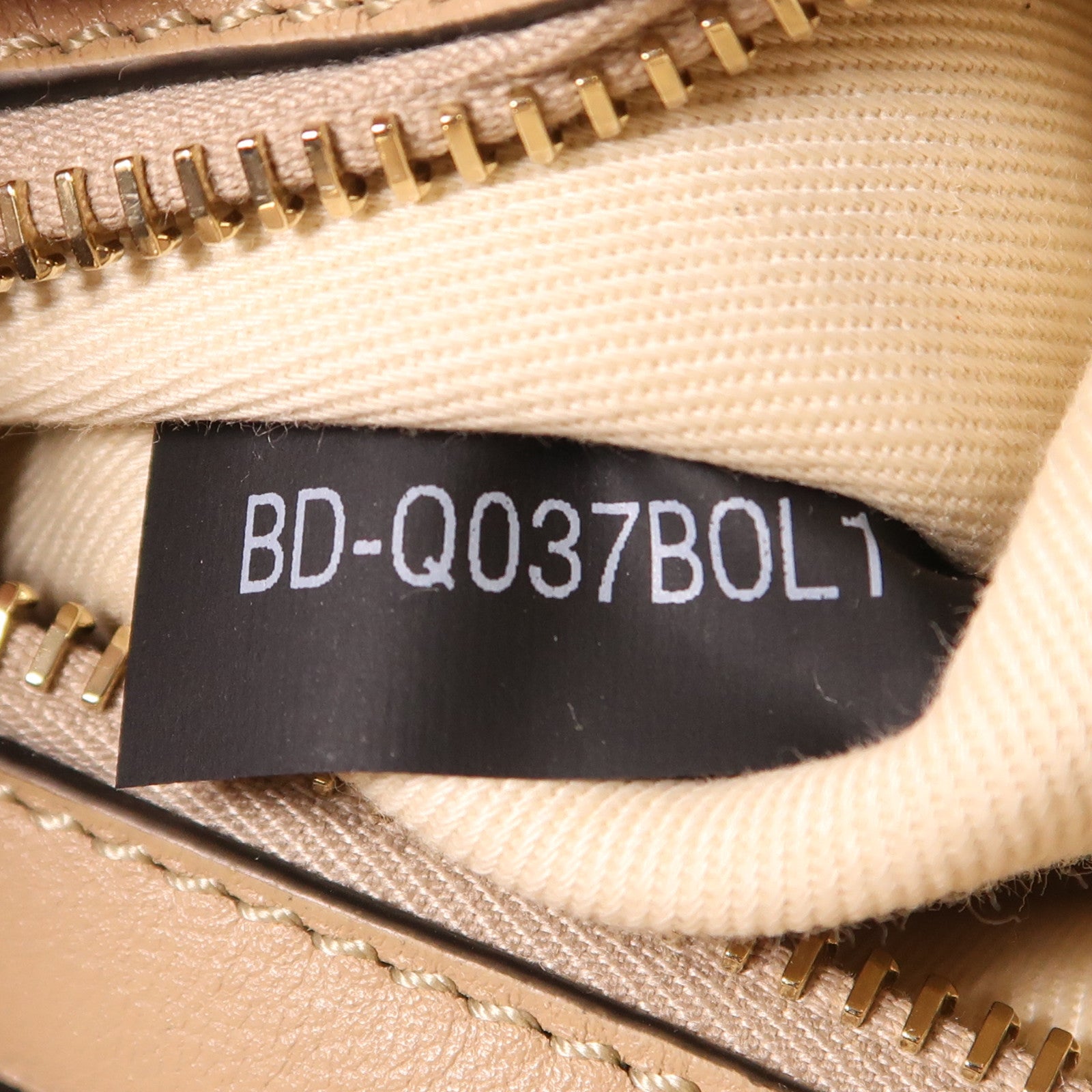 Valentino 牛皮皮革Garavani Rockstud金扣手挽肩背兩用袋米色