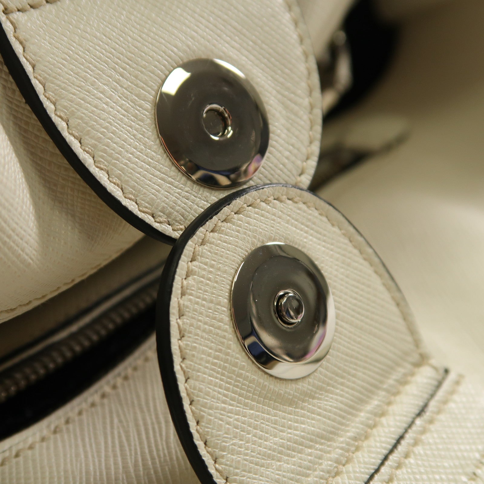 PRADA 牛皮皮革Tote Bag金扣手挽袋白色