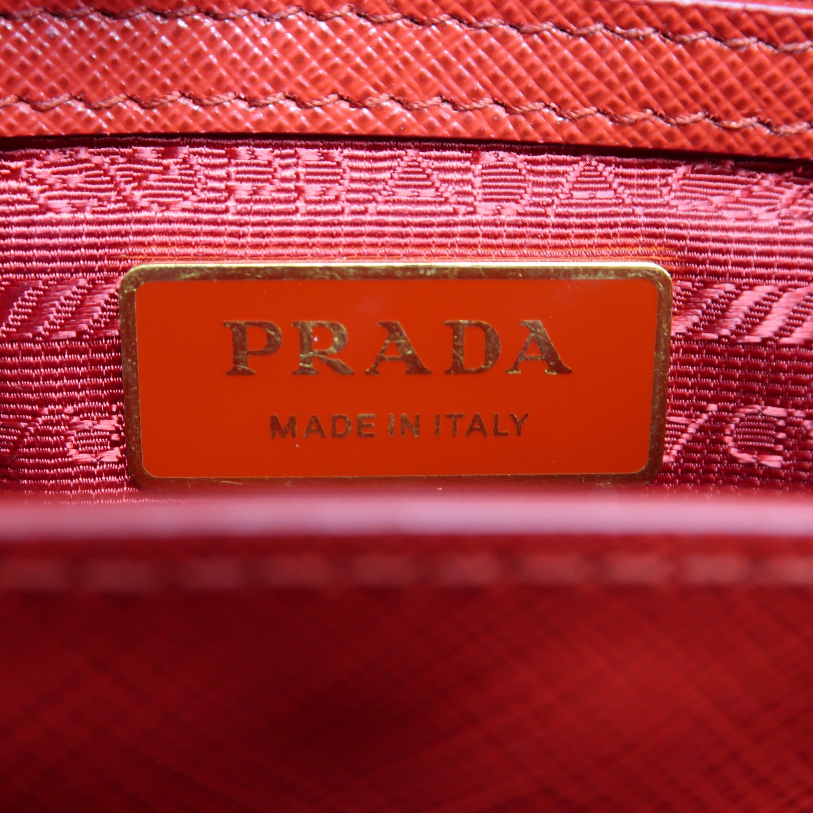 PRADA Saffiano皮革Galleria金扣手挽袋紅色