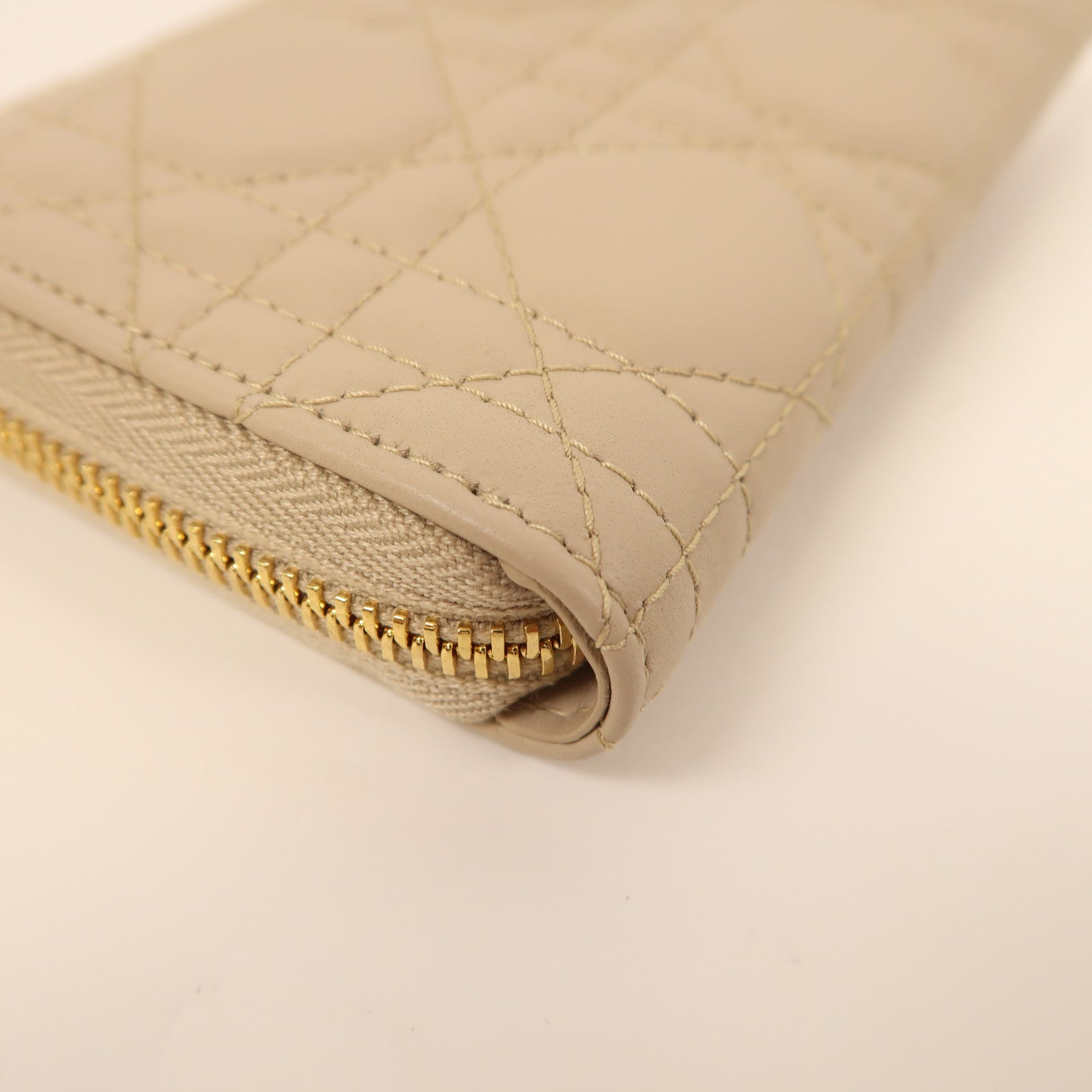 Dior 羊皮皮革Medium Lady Zipped Wallet金扣拉鏈長錢包米色