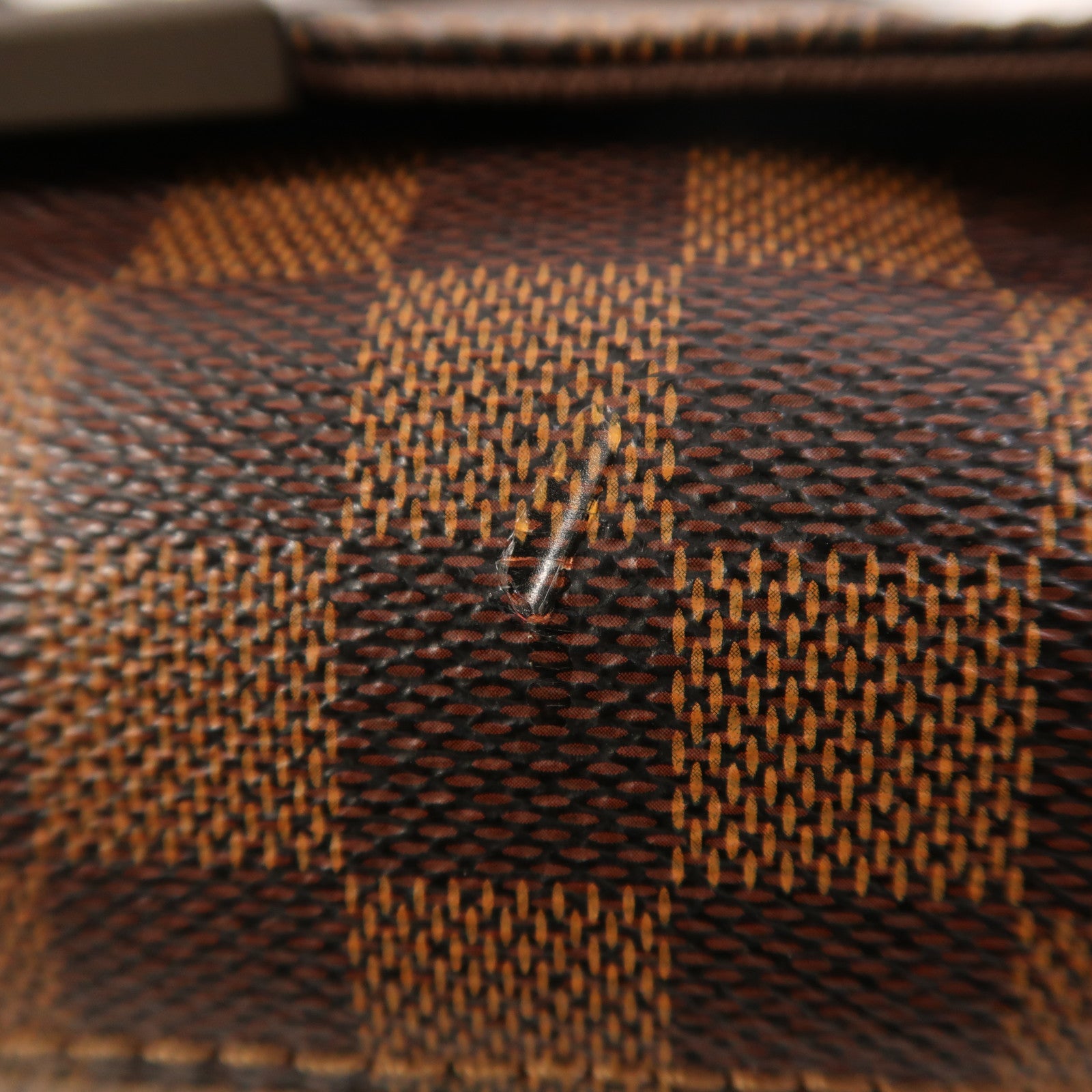 LOUIS VUITTON Damier District PM肩背袋