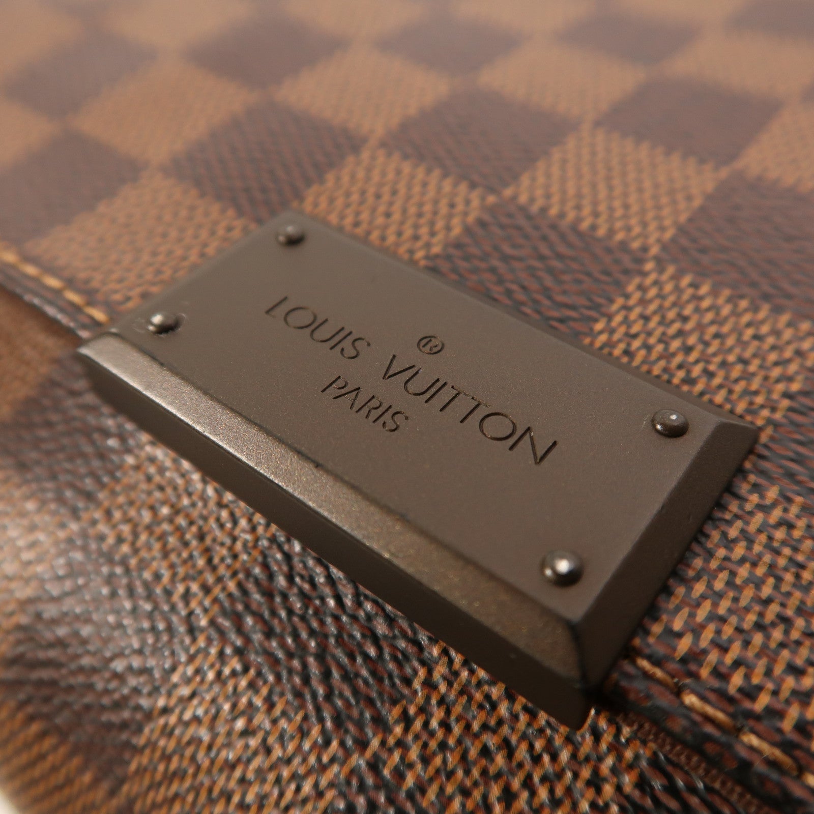 LOUIS VUITTON Damier District PM肩背袋