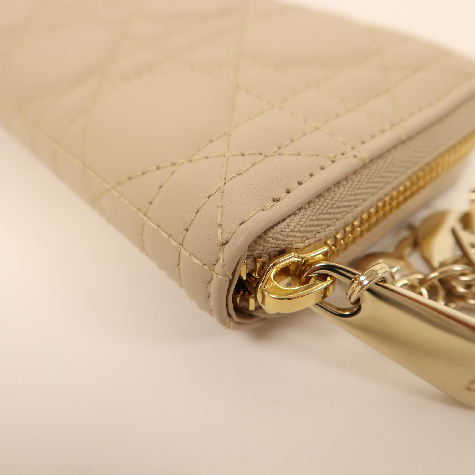 Dior 羊皮皮革Medium Lady Zipped Wallet金扣拉鏈長錢包米色