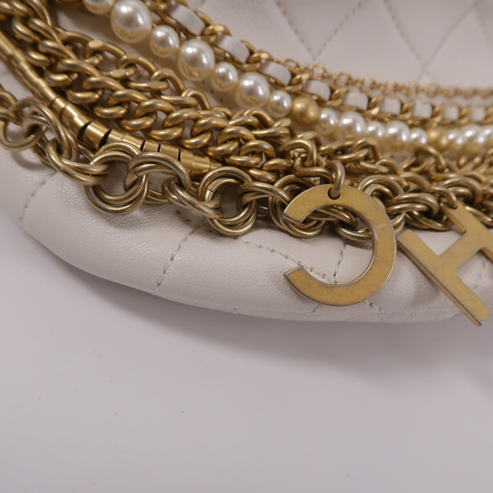 CHANEL 牛皮皮革All About Chains Waist Bag腰包