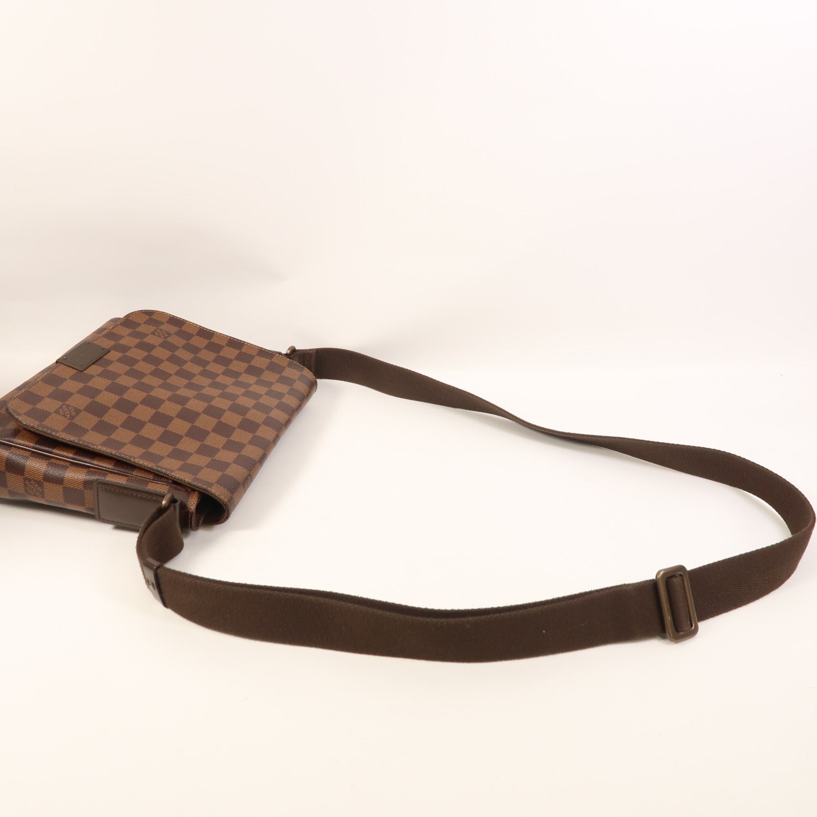 LOUIS VUITTON Damier District PM肩背袋