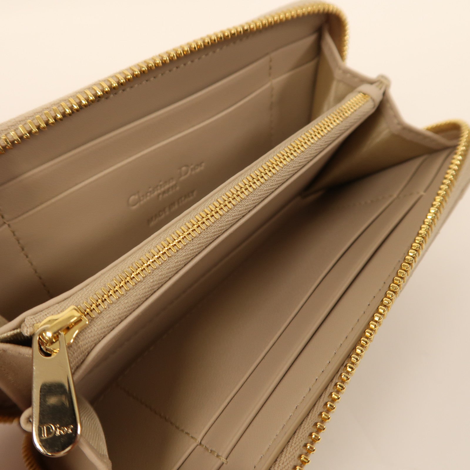 Dior 羊皮皮革Medium Lady Zipped Wallet金扣拉鏈長錢包米色