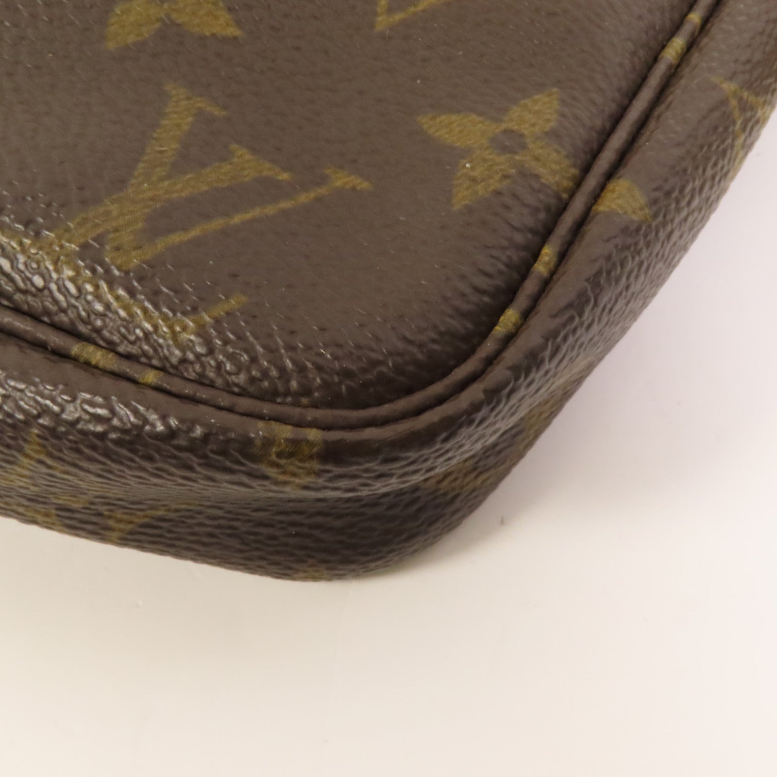 LOUIS VUITTON Monogram Pochette Accessoires金扣手挽袋棕色
