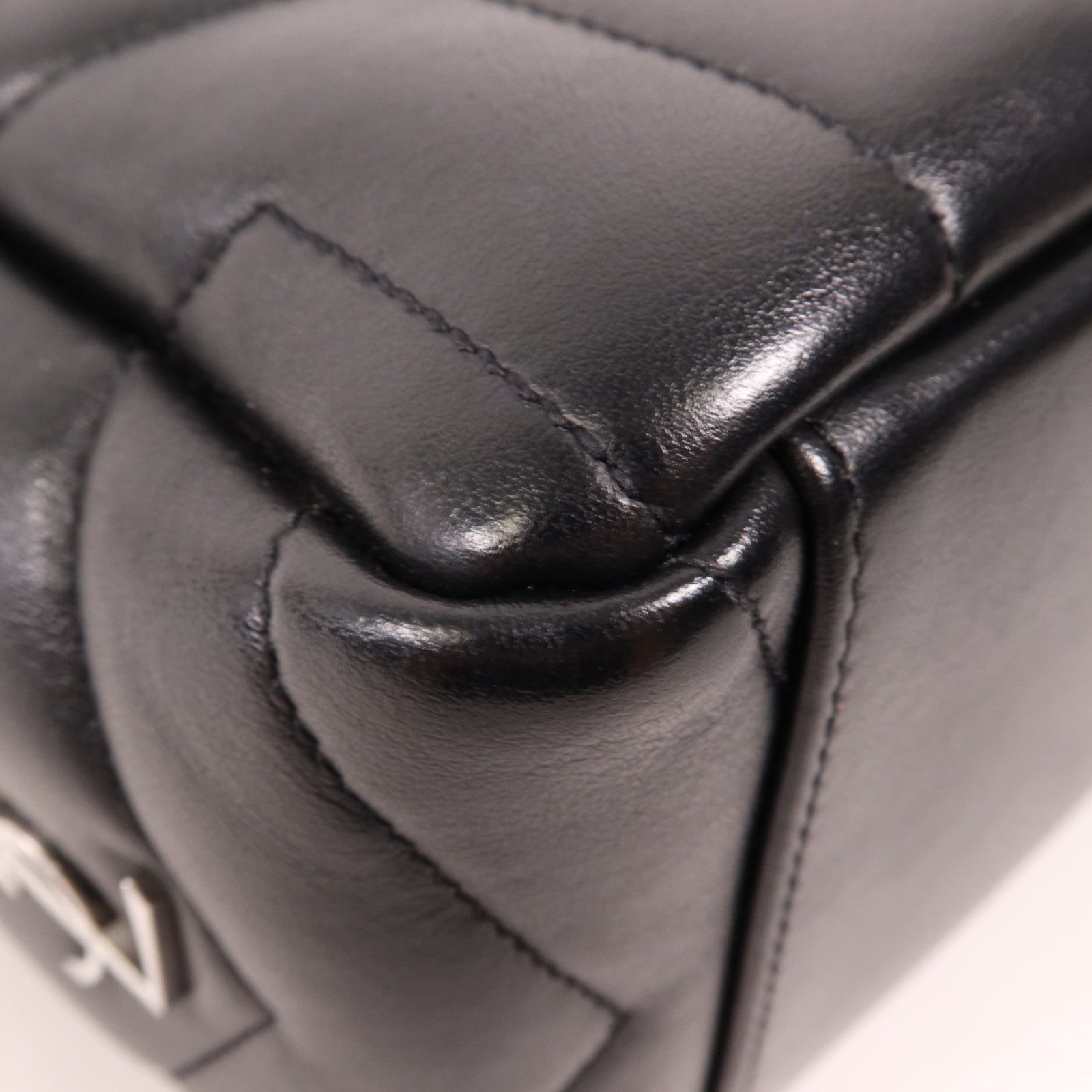 SAINT LAURENT 牛皮皮革Loulou Bag銀扣肩背袋