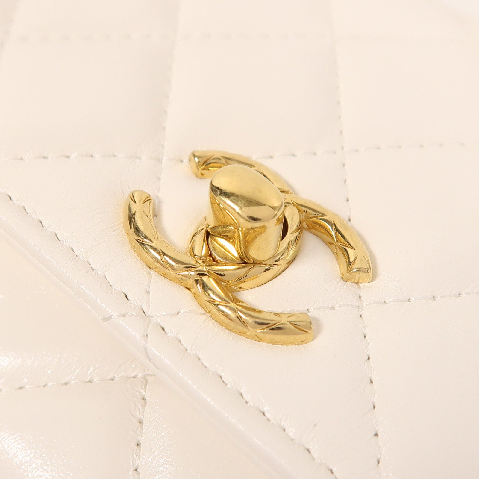 CHANEL 牛皮皮革WOC Wallet On Chain金扣鏈帶肩背袋