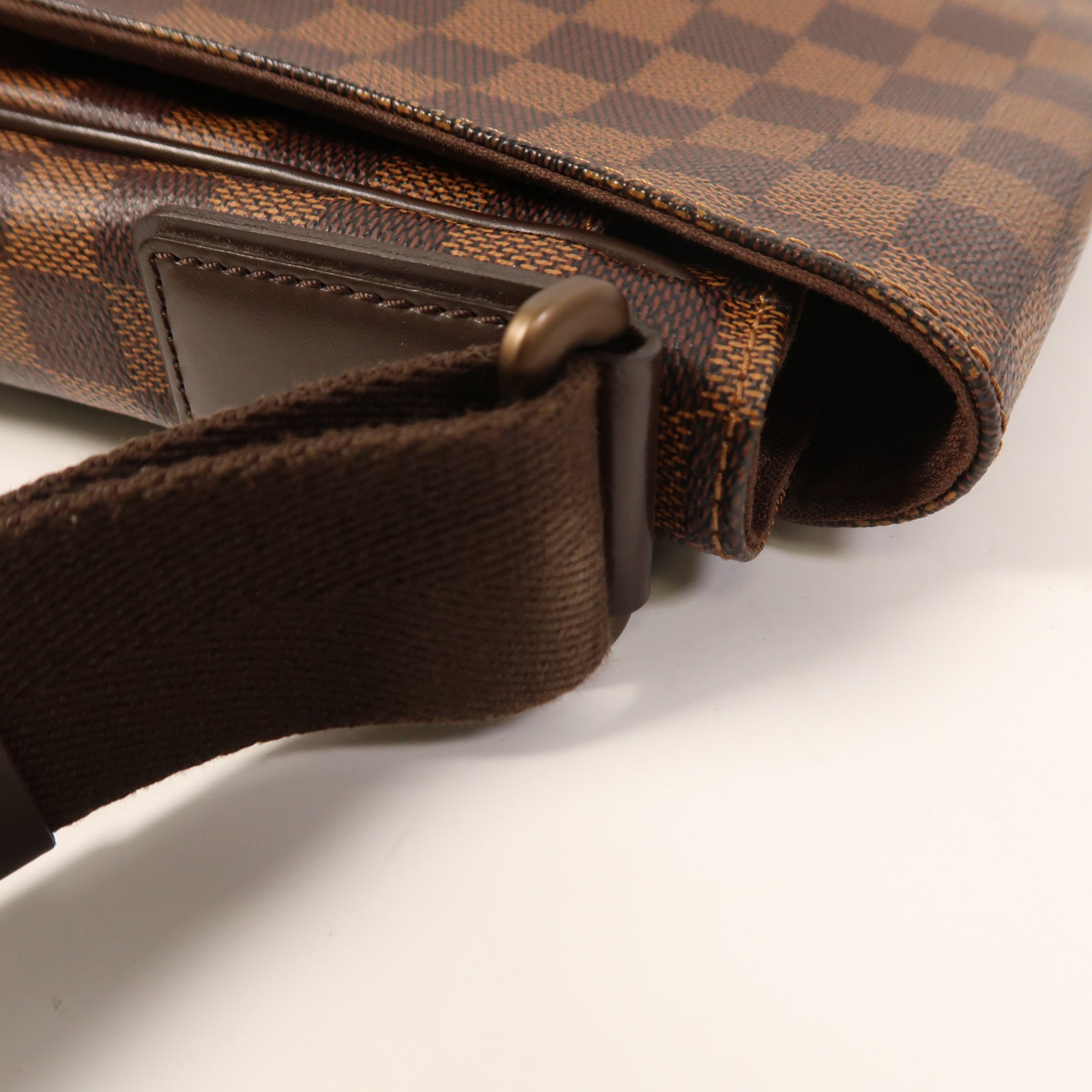 LOUIS VUITTON Damier District PM肩背袋