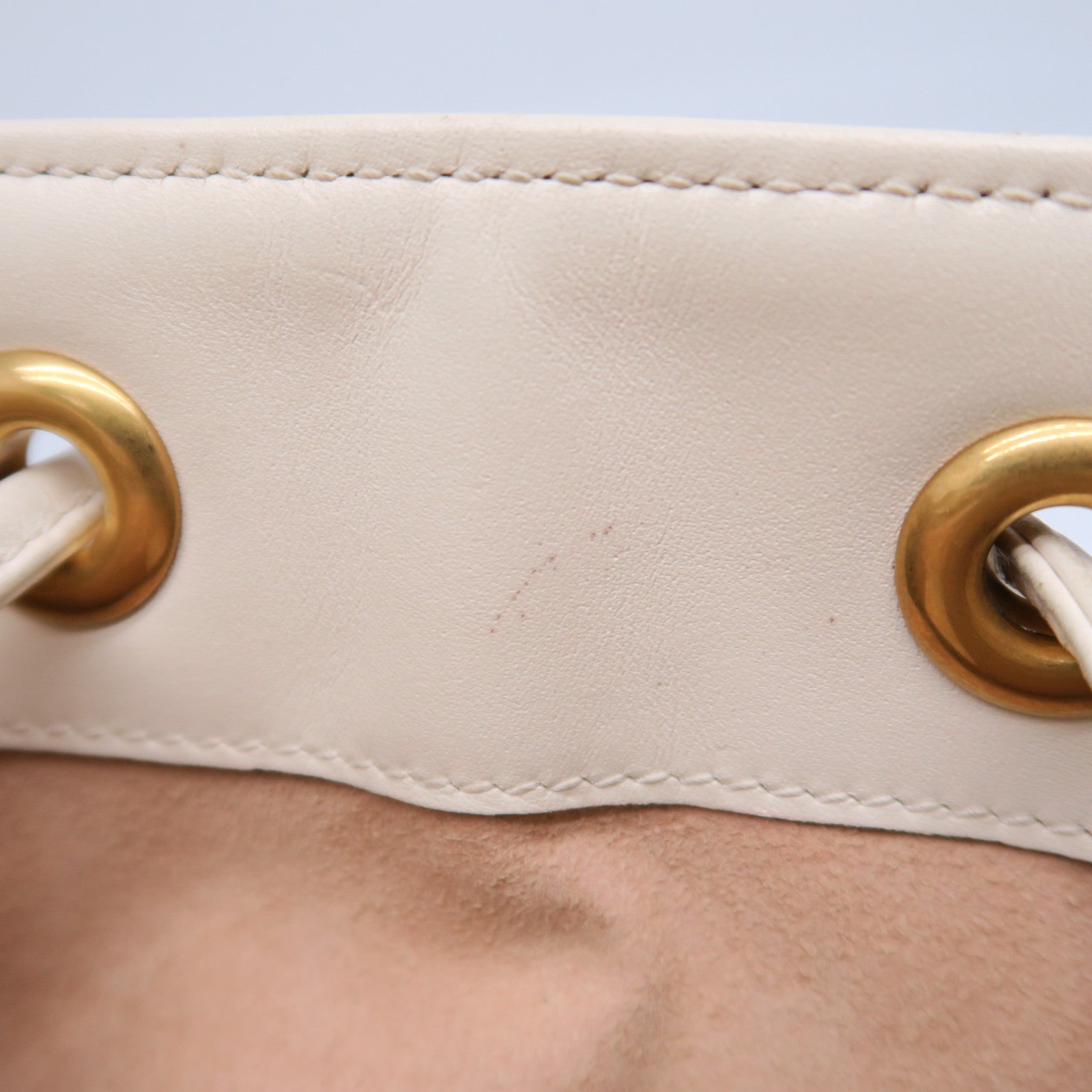 GUCCI 斜紋牛皮皮革Backpack金扣背包白色
