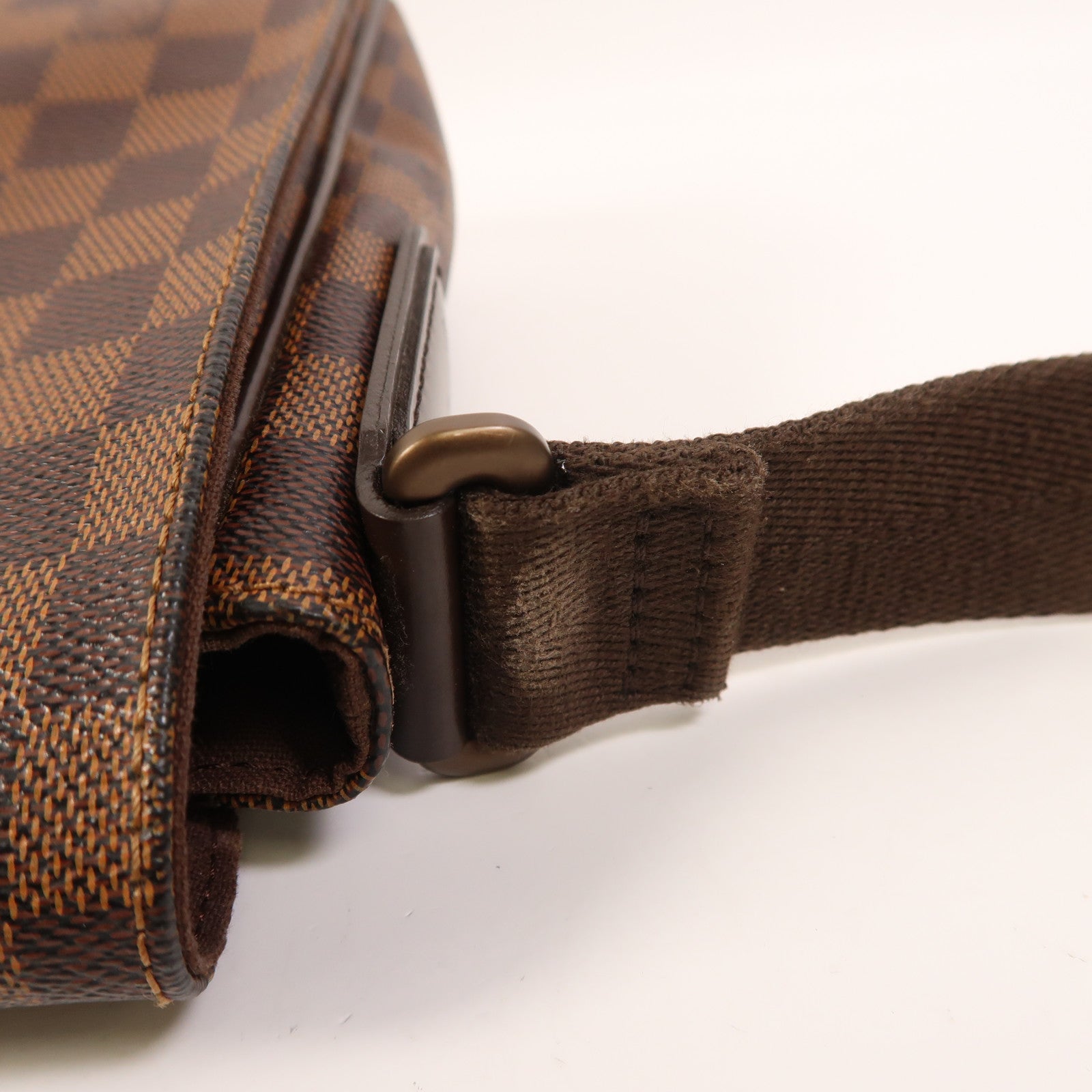 LOUIS VUITTON Damier District PM肩背袋