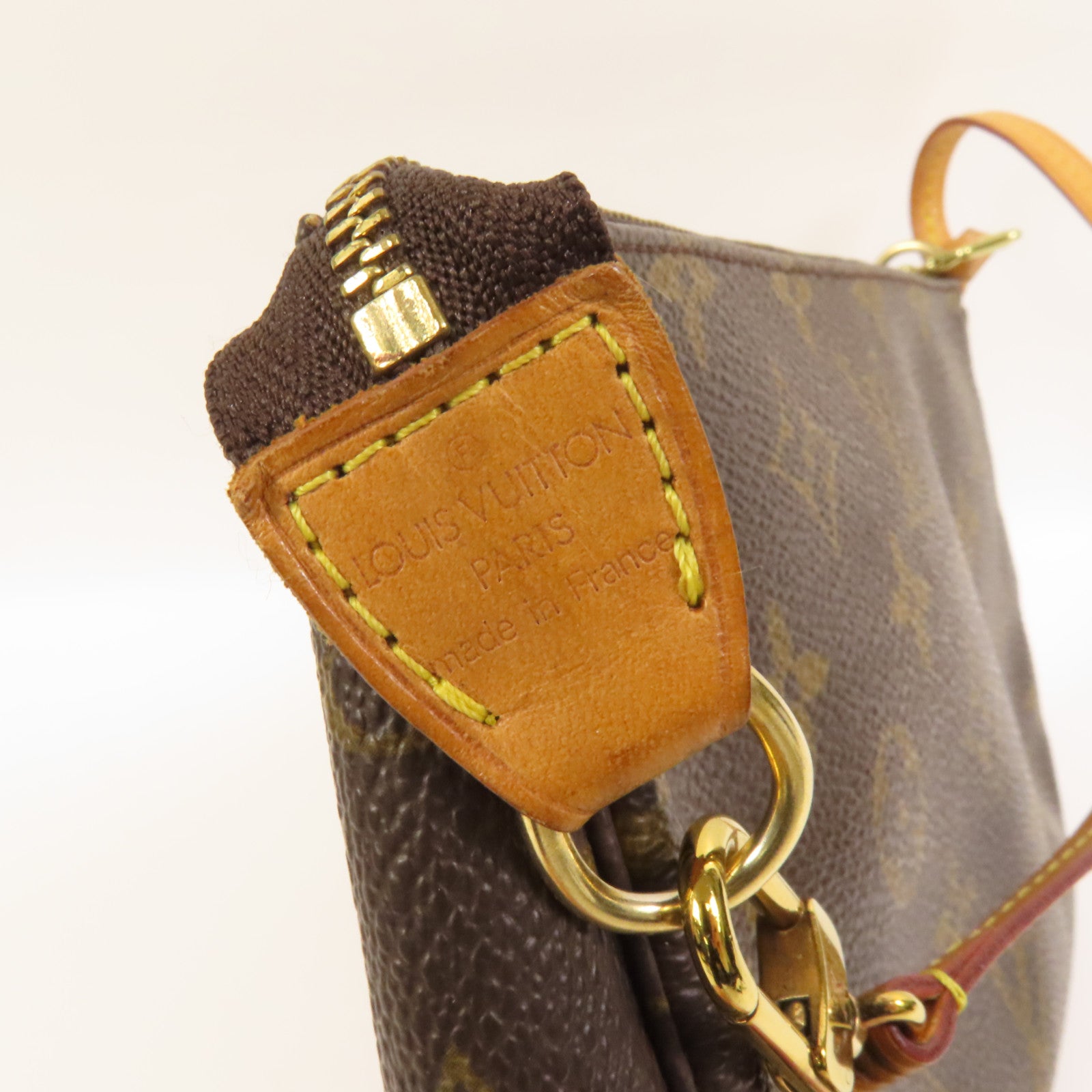 LOUIS VUITTON Monogram Pochette Accessoires金扣手挽袋棕色