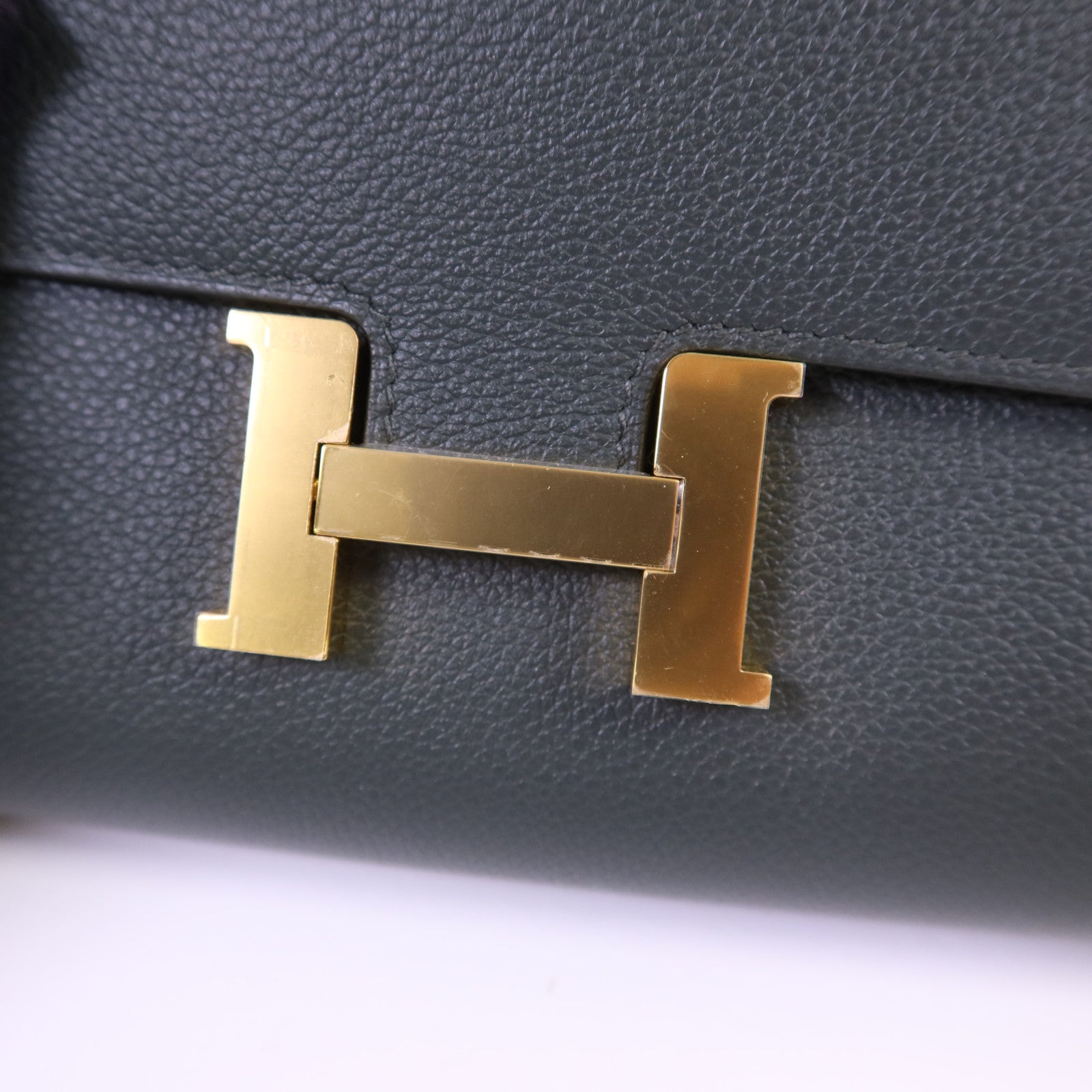 HERMES Evercolor皮革Constance To Go金扣肩背袋Mangrove