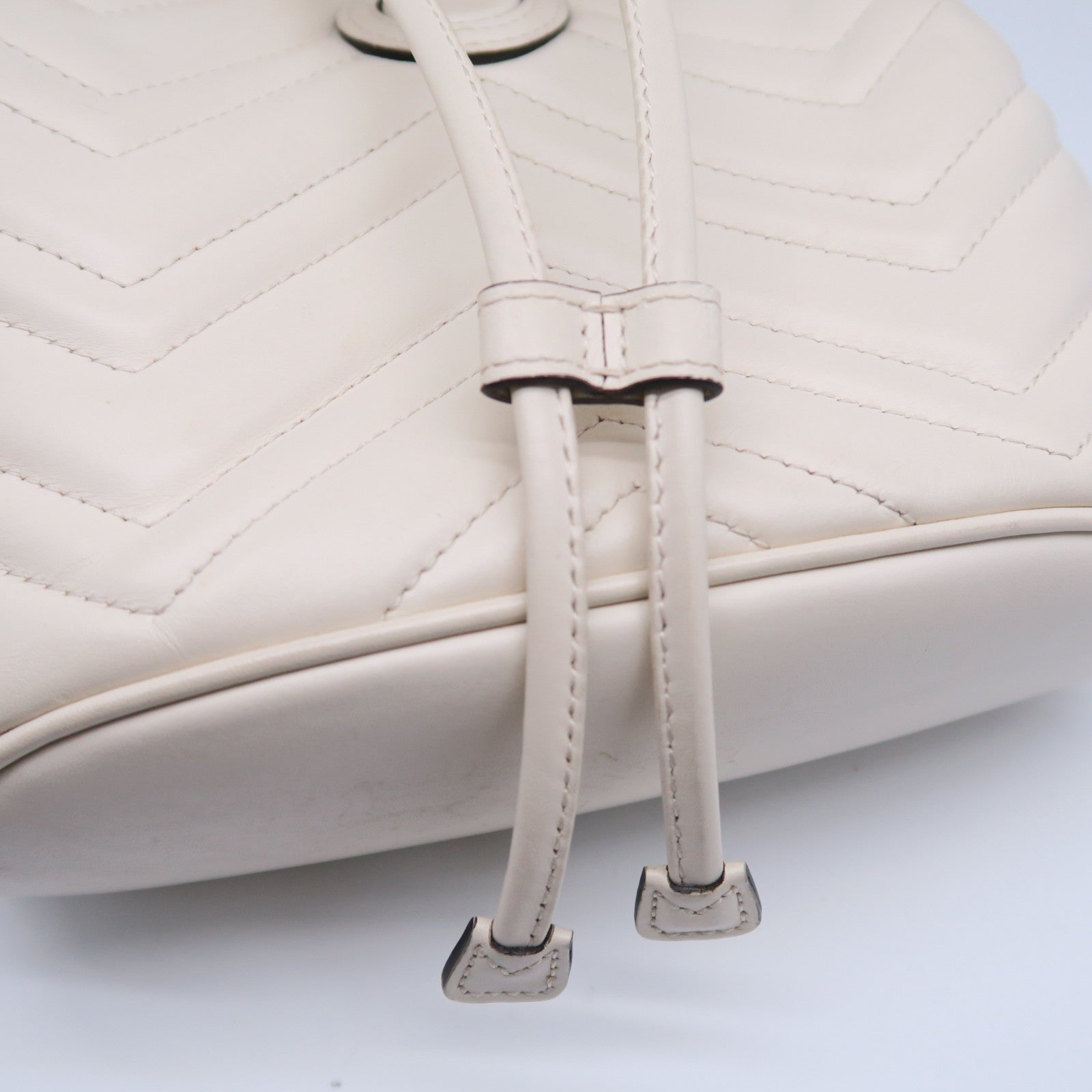 GUCCI 斜紋牛皮皮革Backpack金扣背包白色