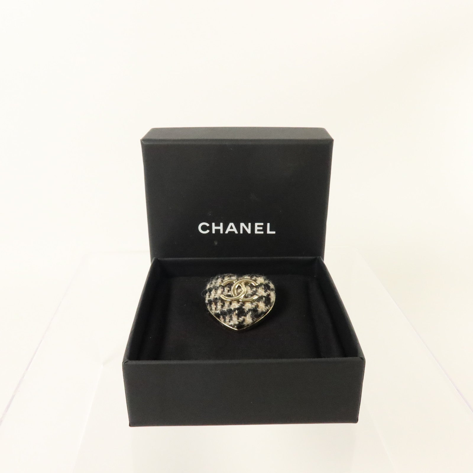 CHANEL 斜紋軟呢/金屬Brooch胸針