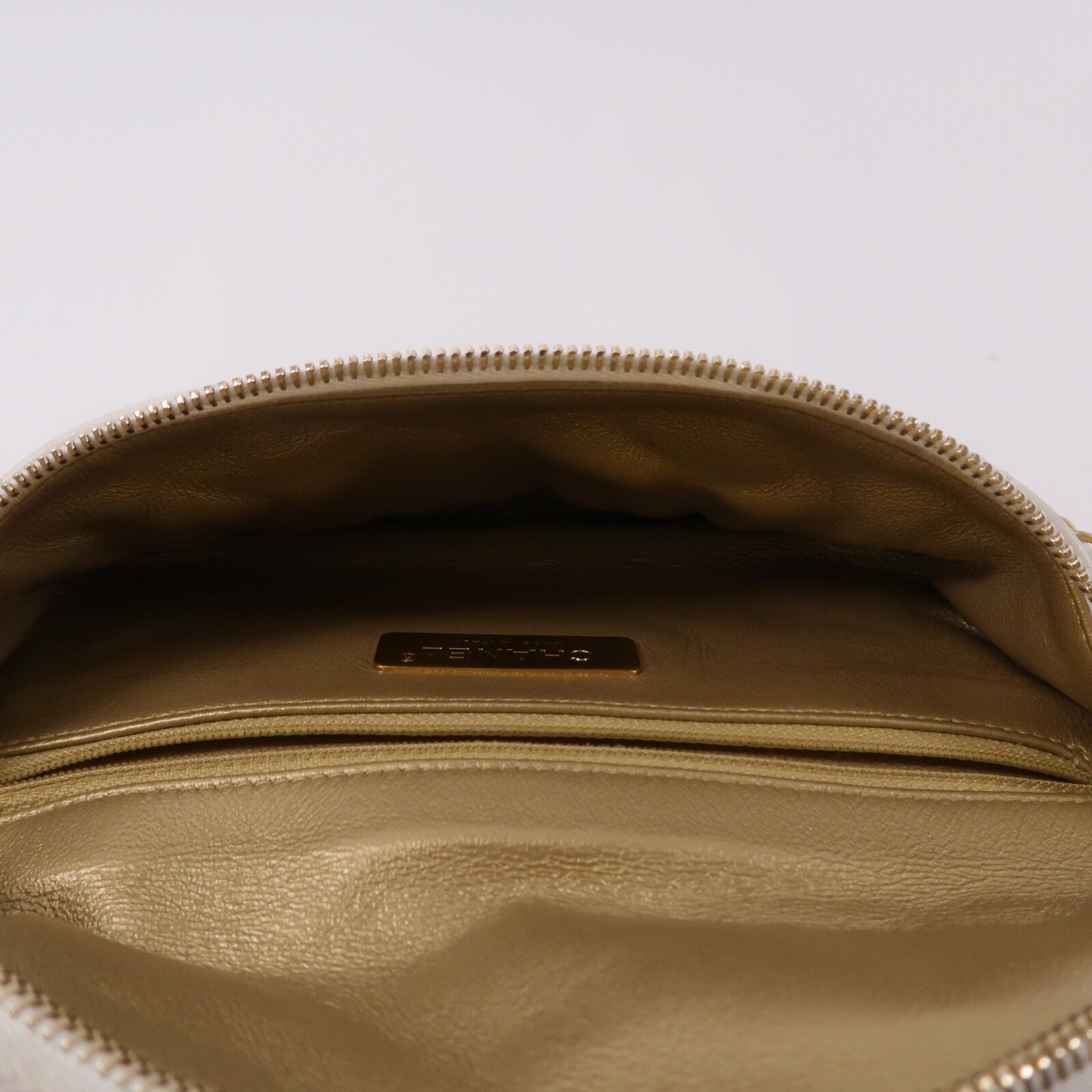CHANEL 牛皮皮革All About Chains Waist Bag腰包