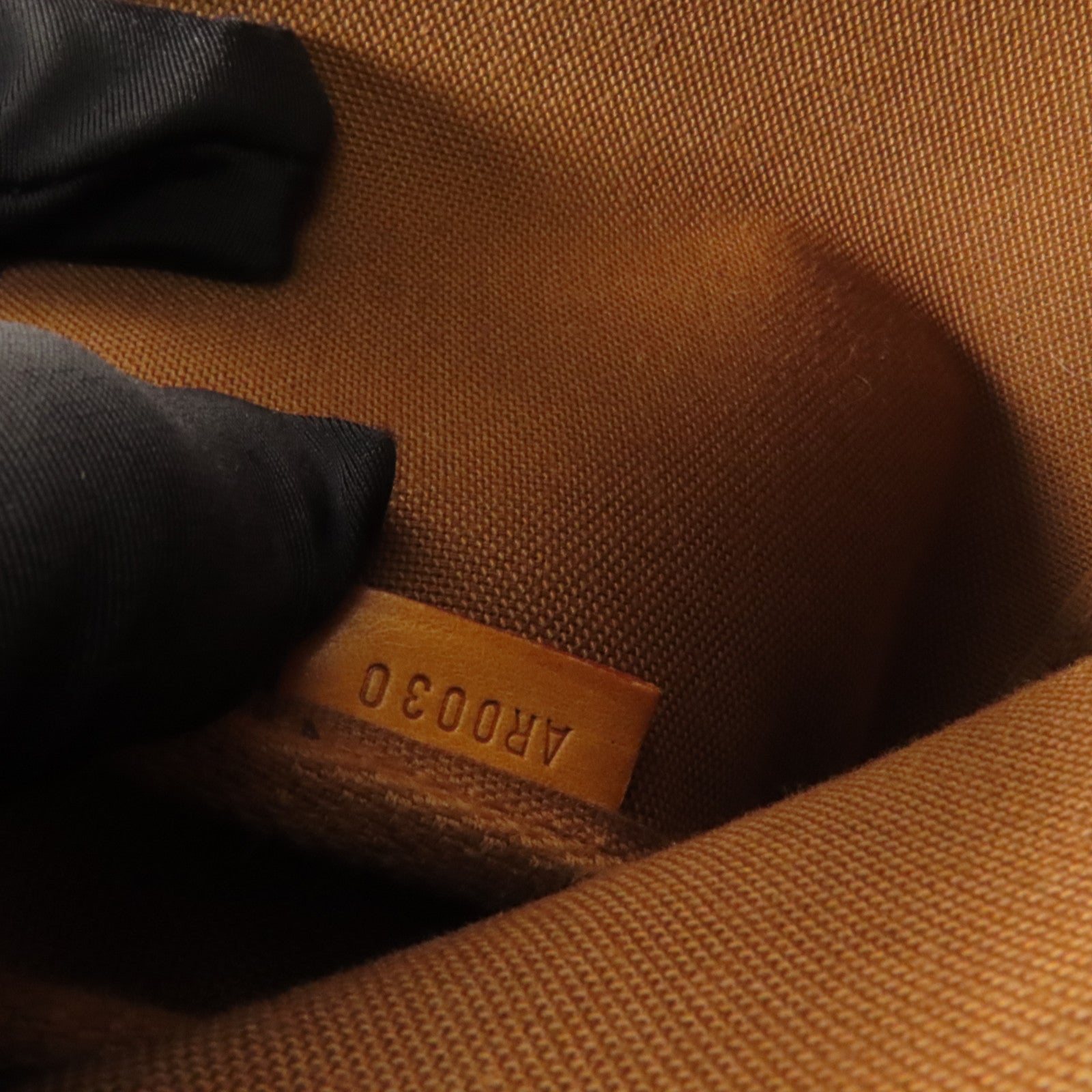 LOUIS VUITTON Monogram Pochette Accessoires金扣手挽袋棕色