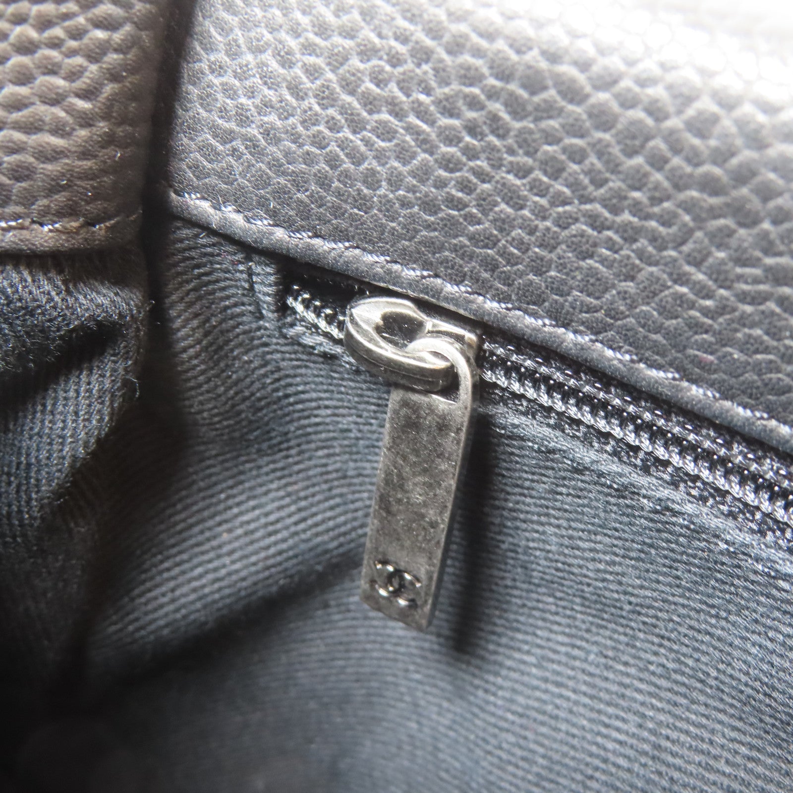 CHANEL 菱格Caviar皮革Chain Shoulder Bag黑扣鏈帶肩背袋黑色