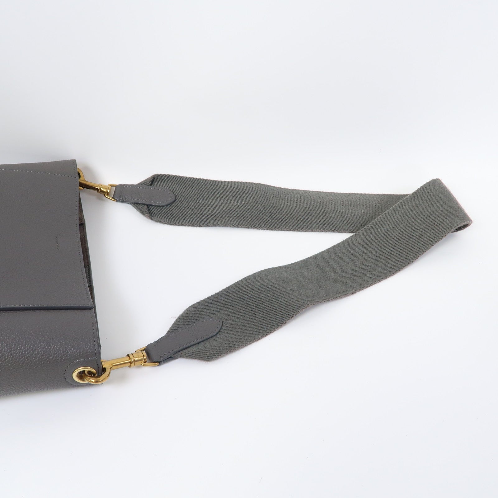 CELINE 牛皮皮革Sangle Bucket金扣肩背袋灰色