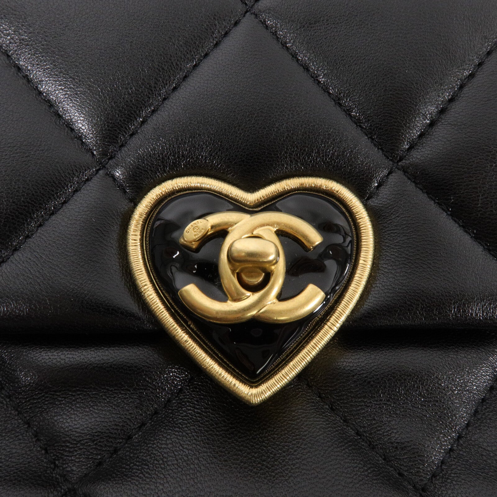 CHANEL 羊皮皮革Heart Flap Bag鏈帶肩背袋
