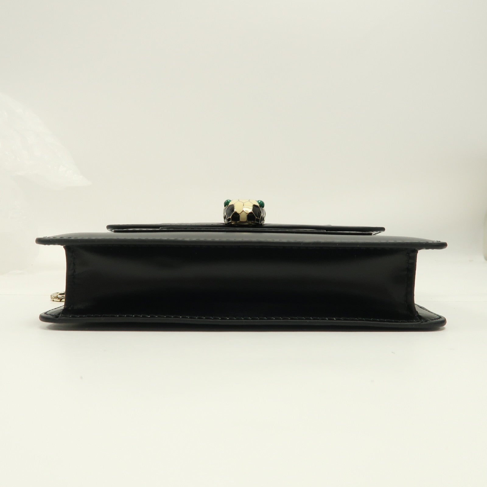 BVLGARI 牛皮皮革Serpenti Forever金扣鏈帶肩背袋黑色
