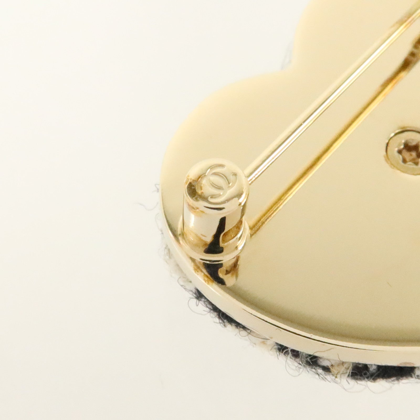 CHANEL 斜紋軟呢/金屬Brooch胸針