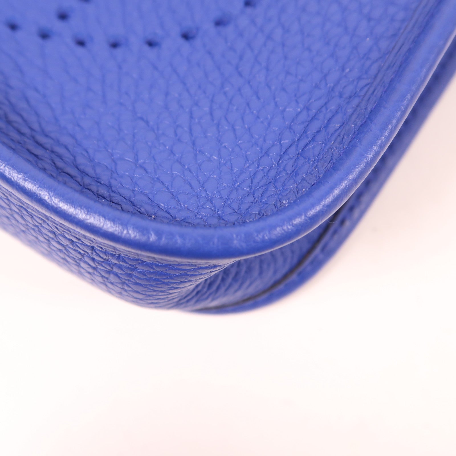 HERMES Clemence皮革Evelyne TPM銀扣肩背袋Bleu Pale