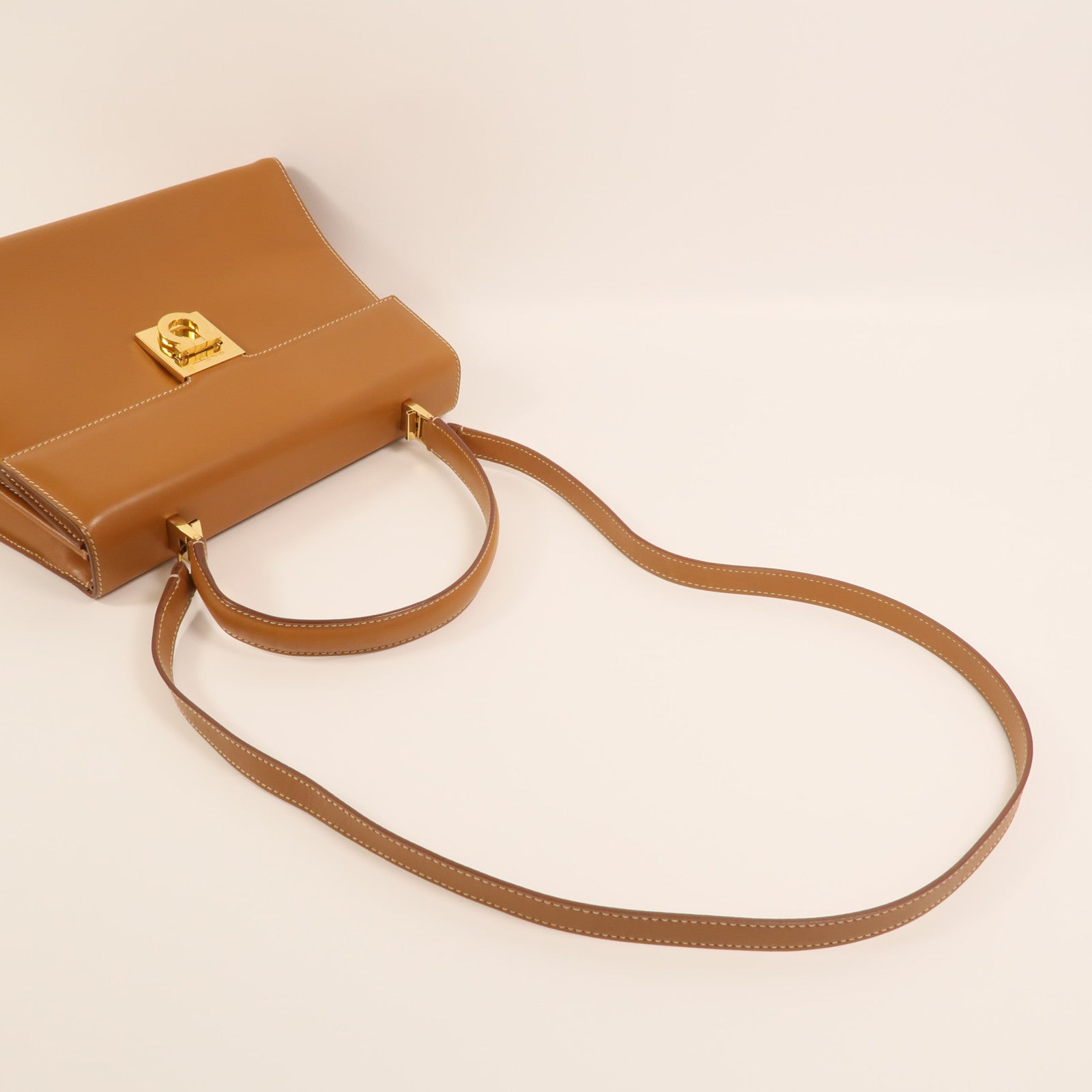 Salvatore Ferragamo 牛皮皮革Gancini Bag金扣手挽肩背兩用袋