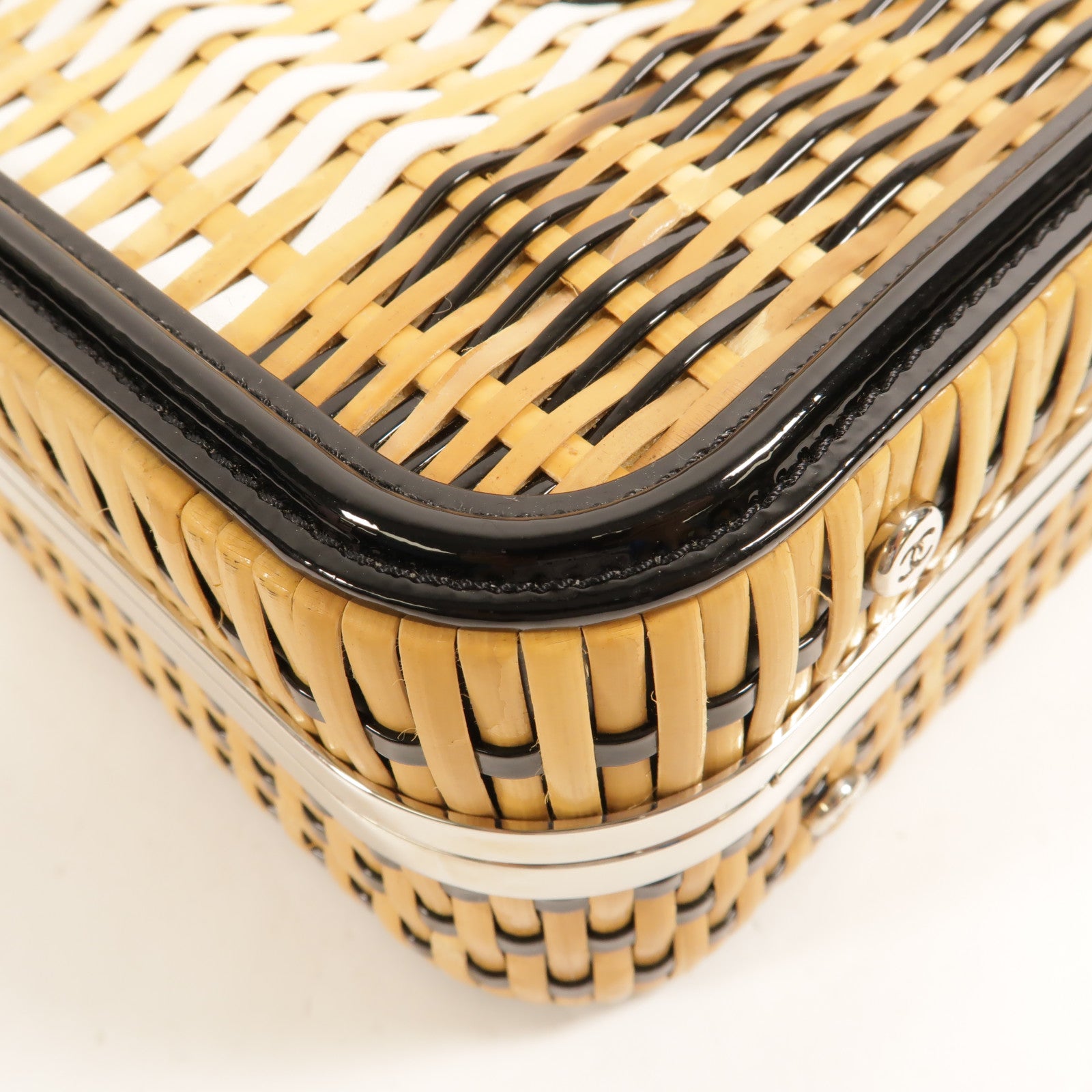 CHANEL 藤料CC Filigree Vanity Case Medium鏈帶手挽肩背兩用袋