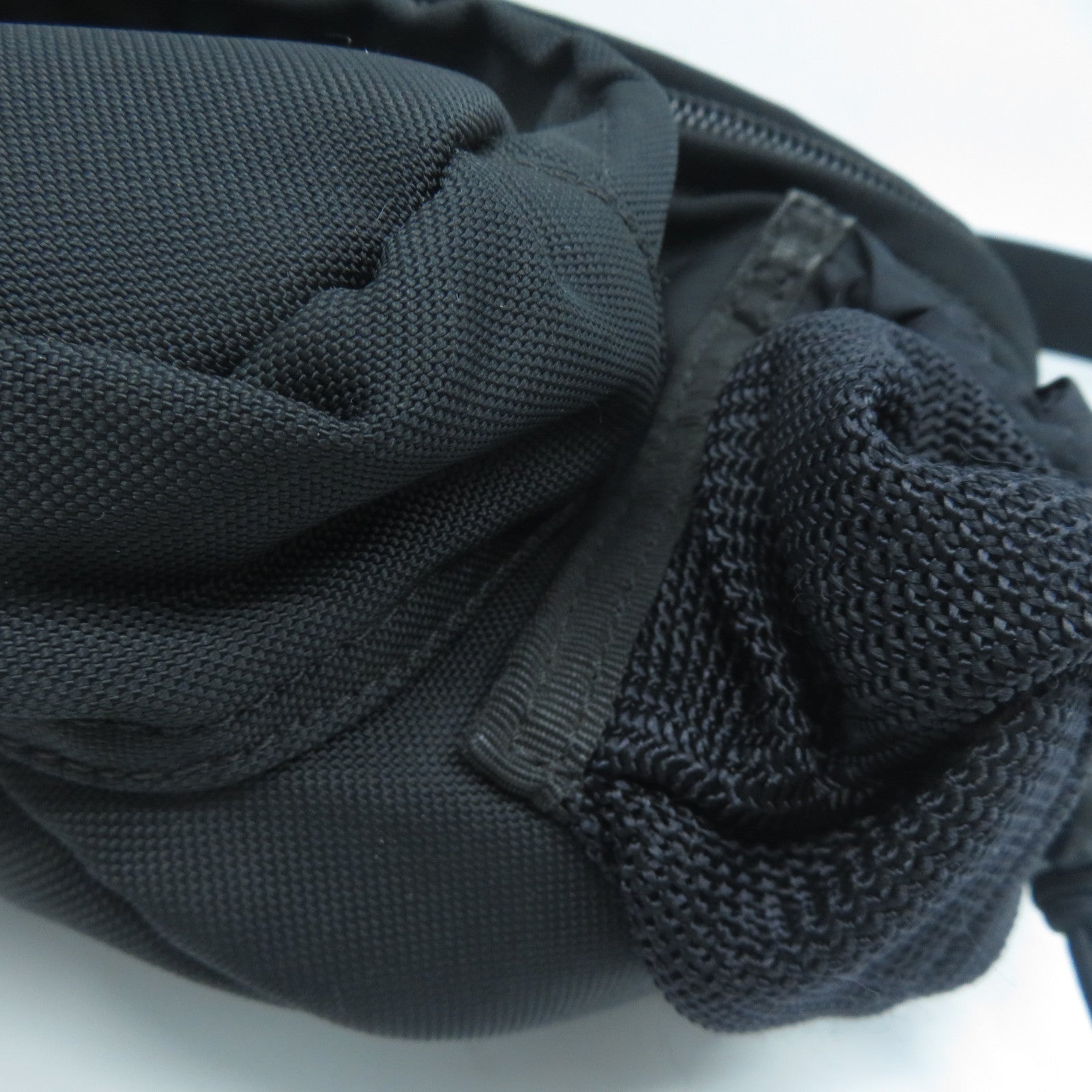 CHANEL **【清倉大減價】尼龍Body Bag銀扣腰包黑色