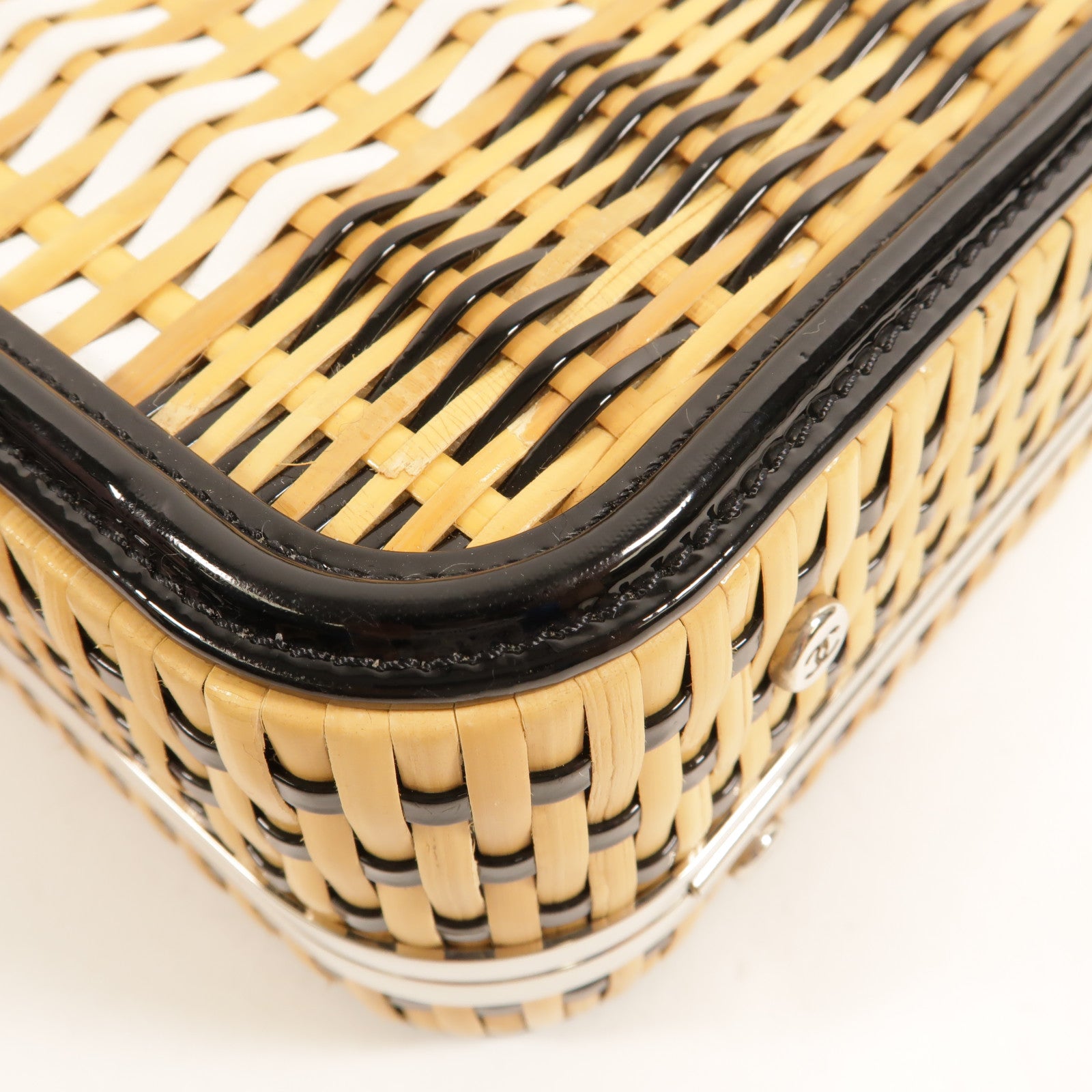 CHANEL 藤料CC Filigree Vanity Case Medium鏈帶手挽肩背兩用袋
