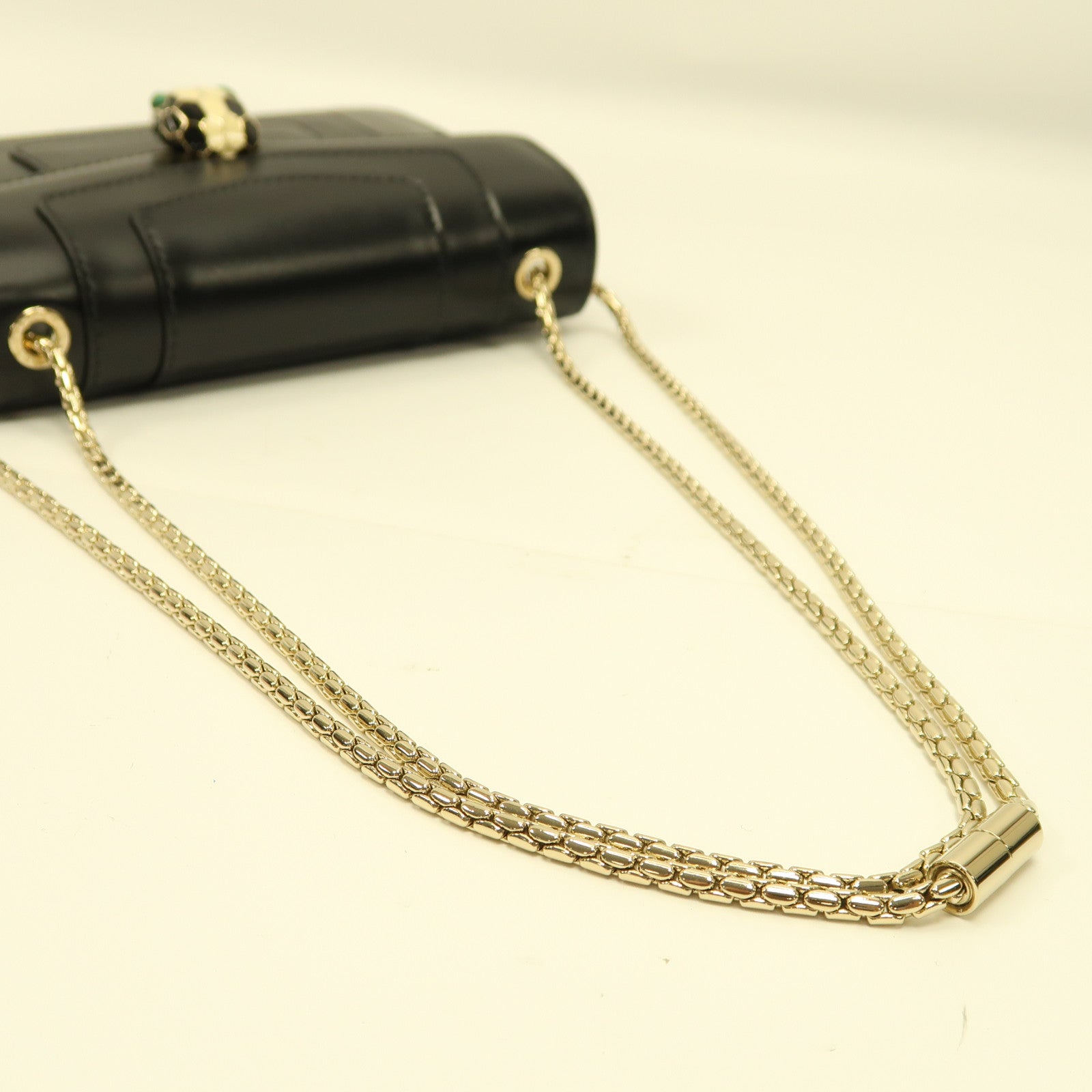 BVLGARI 牛皮皮革Serpenti Forever金扣鏈帶肩背袋黑色