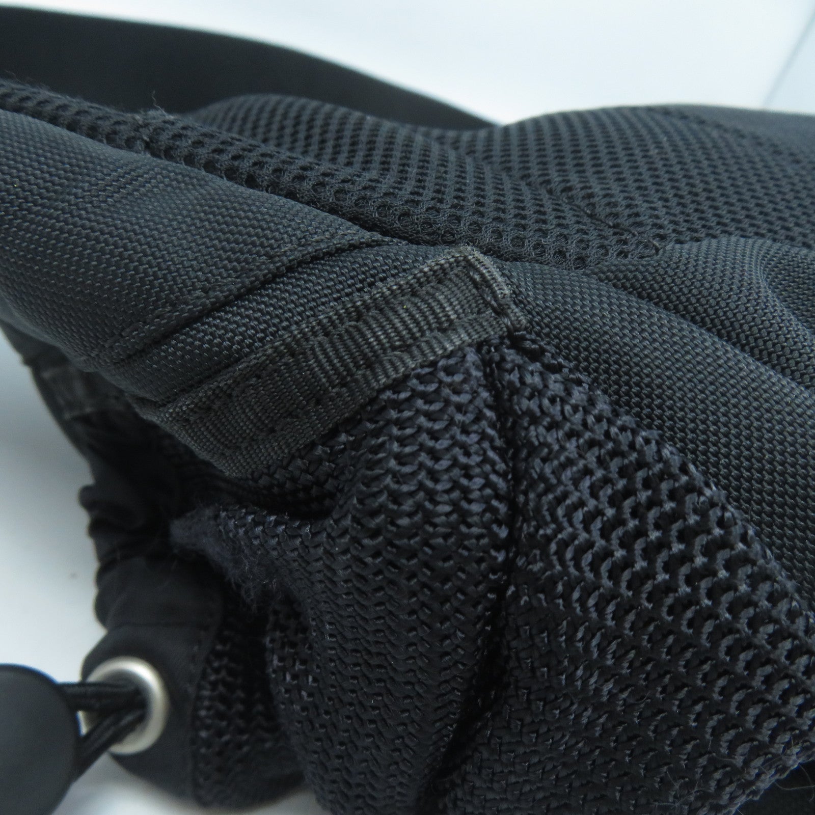 CHANEL **【清倉大減價】尼龍Body Bag銀扣腰包黑色