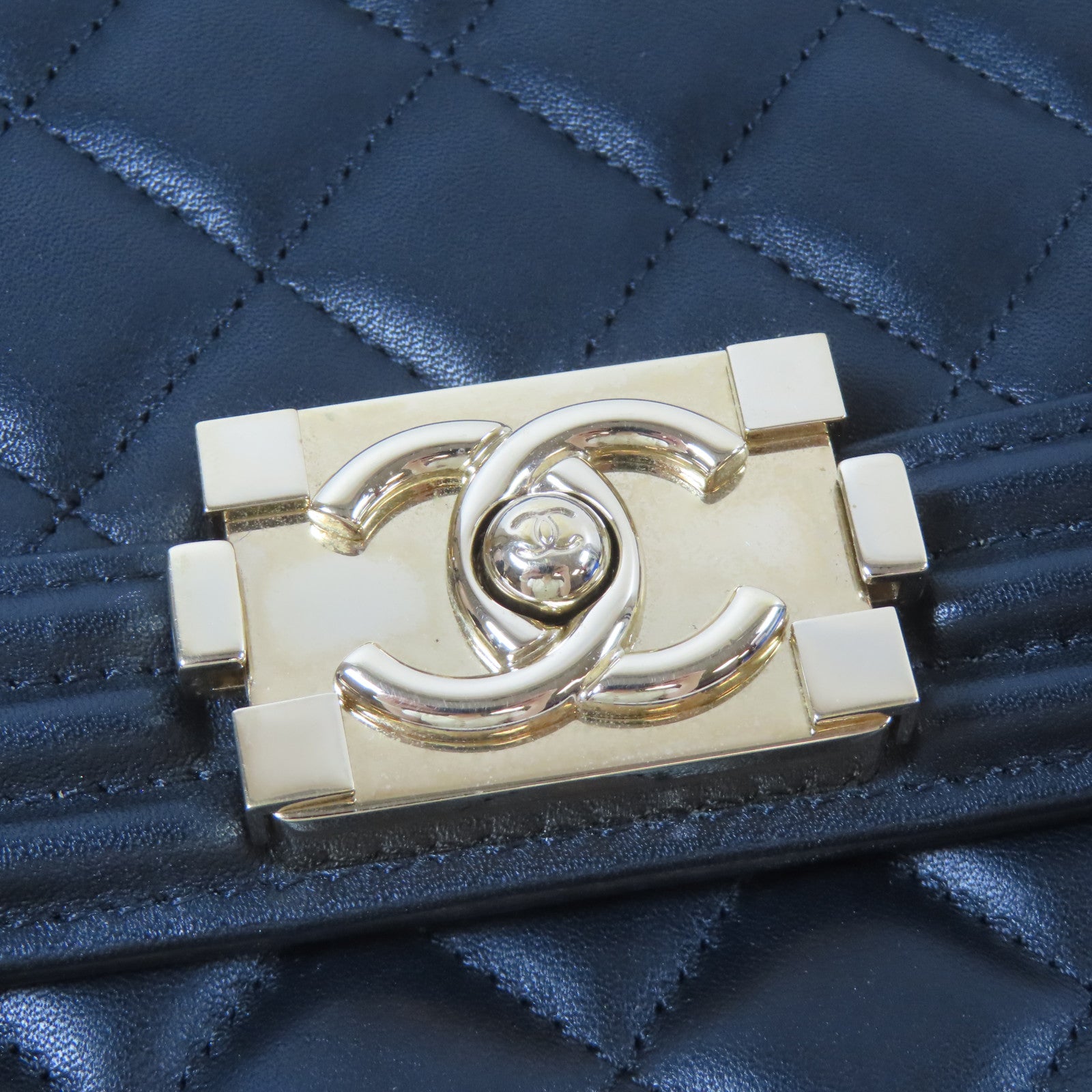 CHANEL 菱格牛皮皮革Boy Chanel金扣鏈帶肩背袋黑色