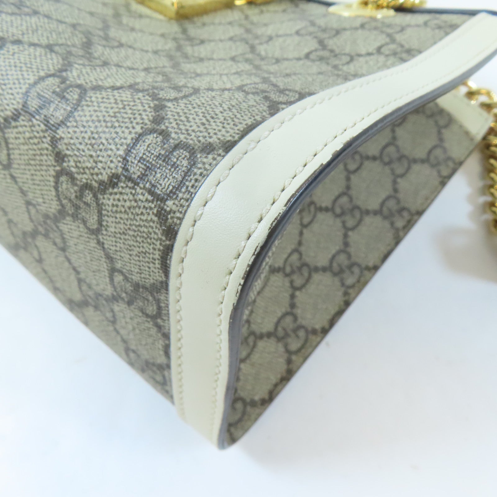 GUCCI 塗層帆布Padlock GG Shoulder Bag金扣肩背袋啡色/白色