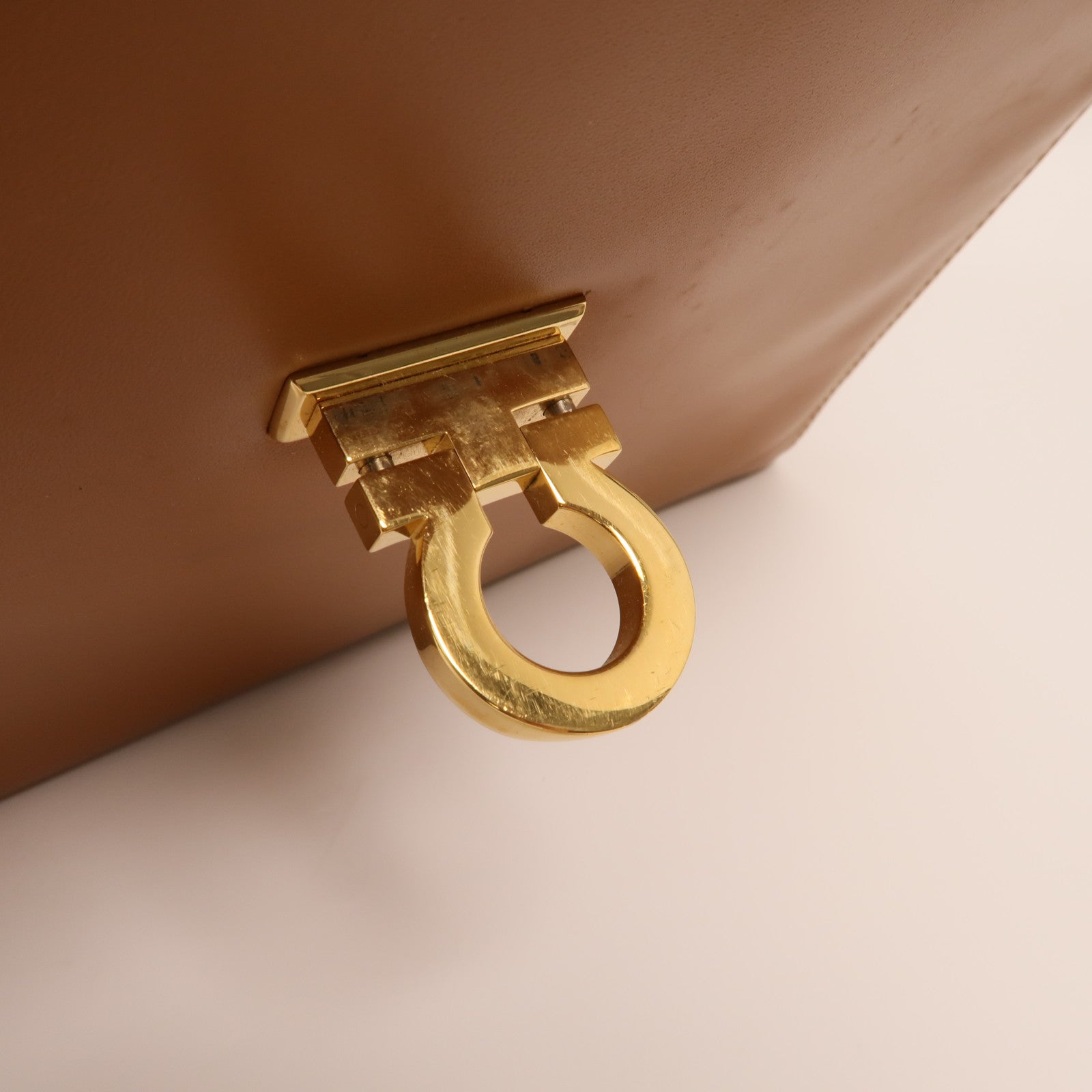 Salvatore Ferragamo 牛皮皮革Gancini Bag金扣手挽肩背兩用袋
