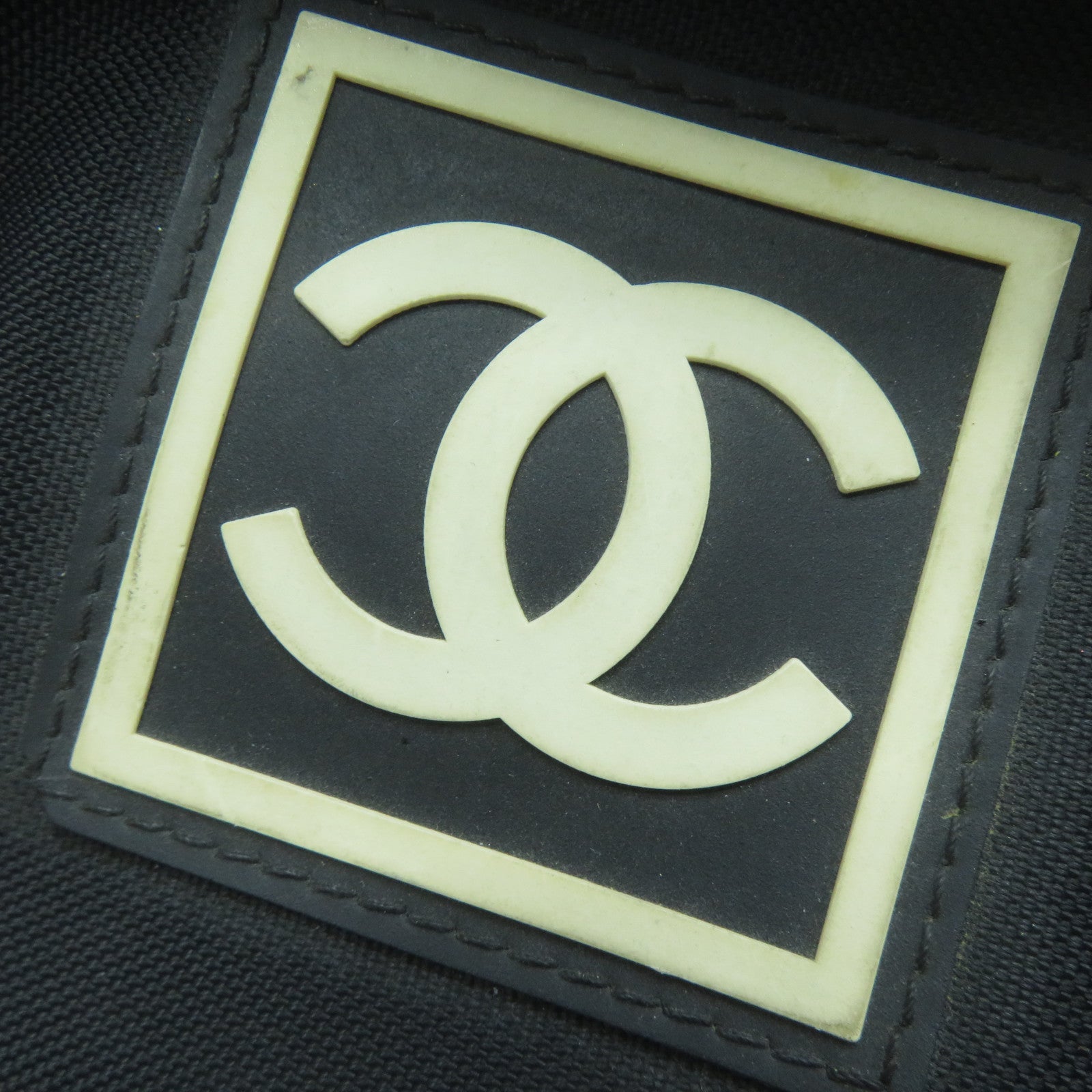CHANEL **【清倉大減價】尼龍Body Bag銀扣腰包黑色