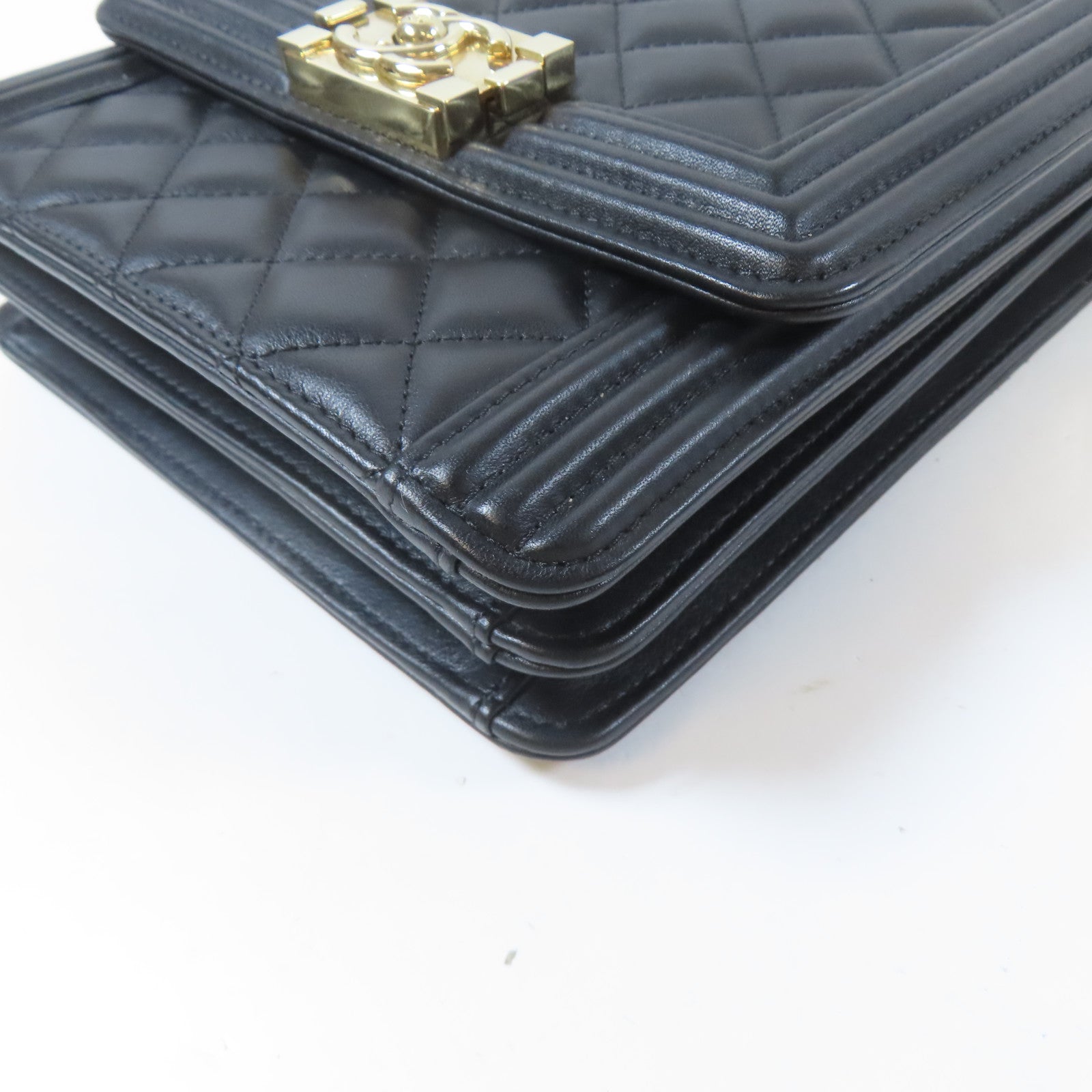 CHANEL 菱格牛皮皮革Boy Chanel金扣鏈帶肩背袋黑色