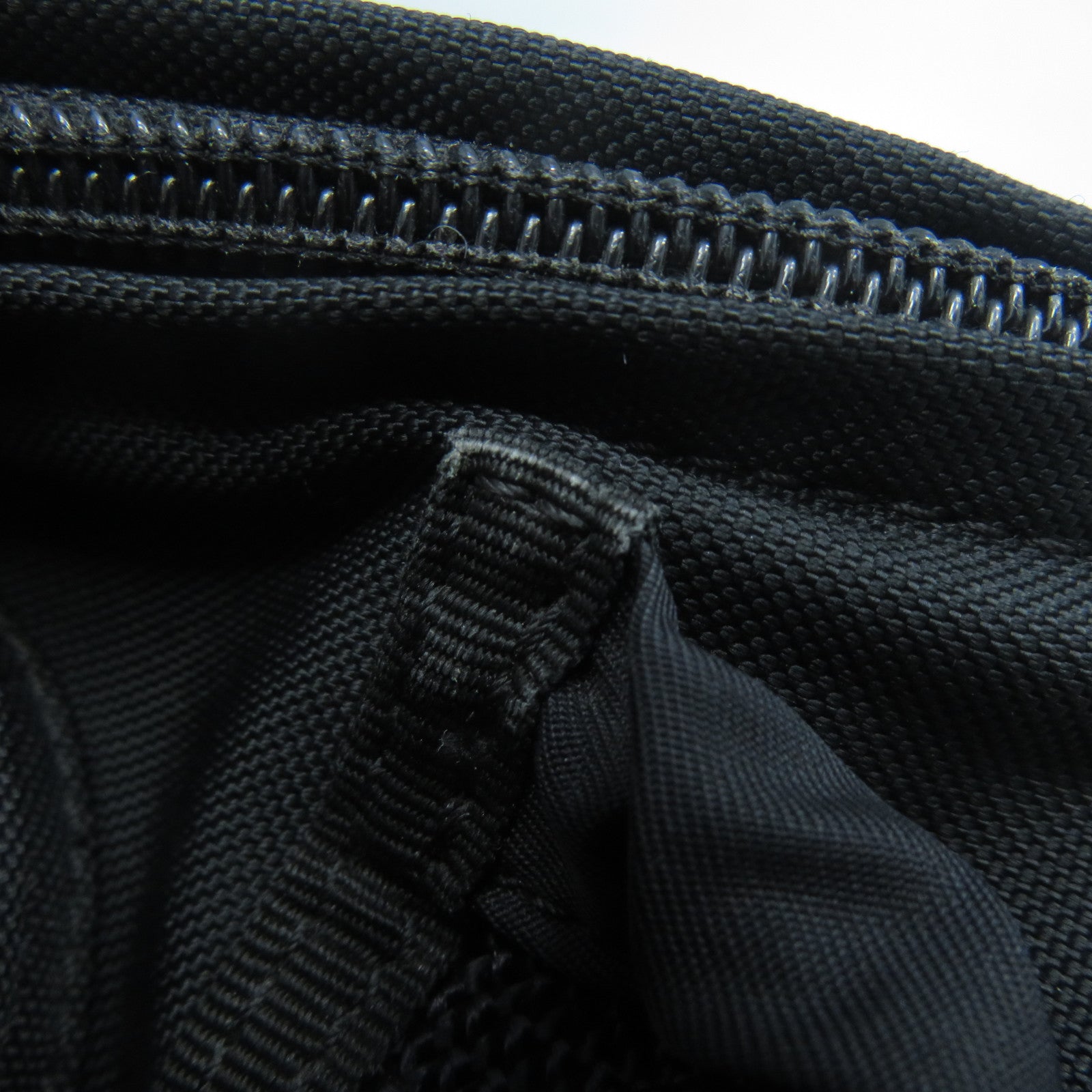 CHANEL **【清倉大減價】尼龍Body Bag銀扣腰包黑色