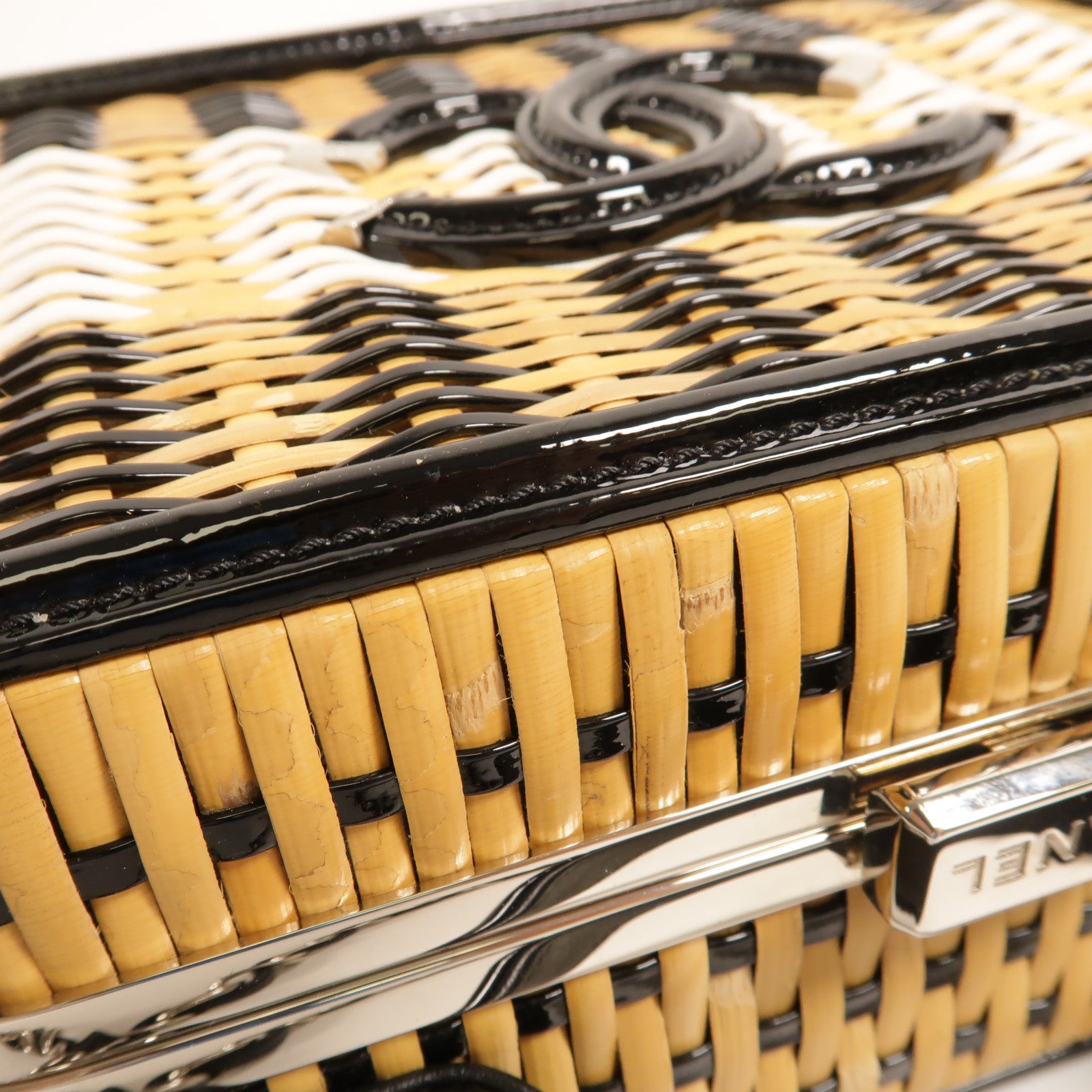 CHANEL 藤料CC Filigree Vanity Case Medium鏈帶手挽肩背兩用袋