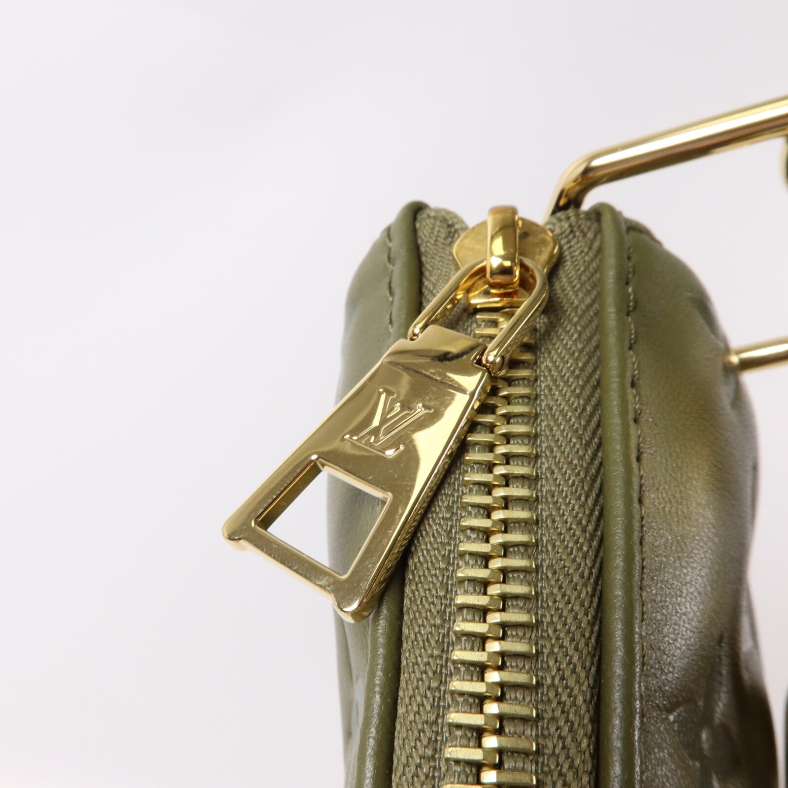 LOUIS VUITTON Monogram Embossed Coussin MM鏈帶手挽肩背兩用袋