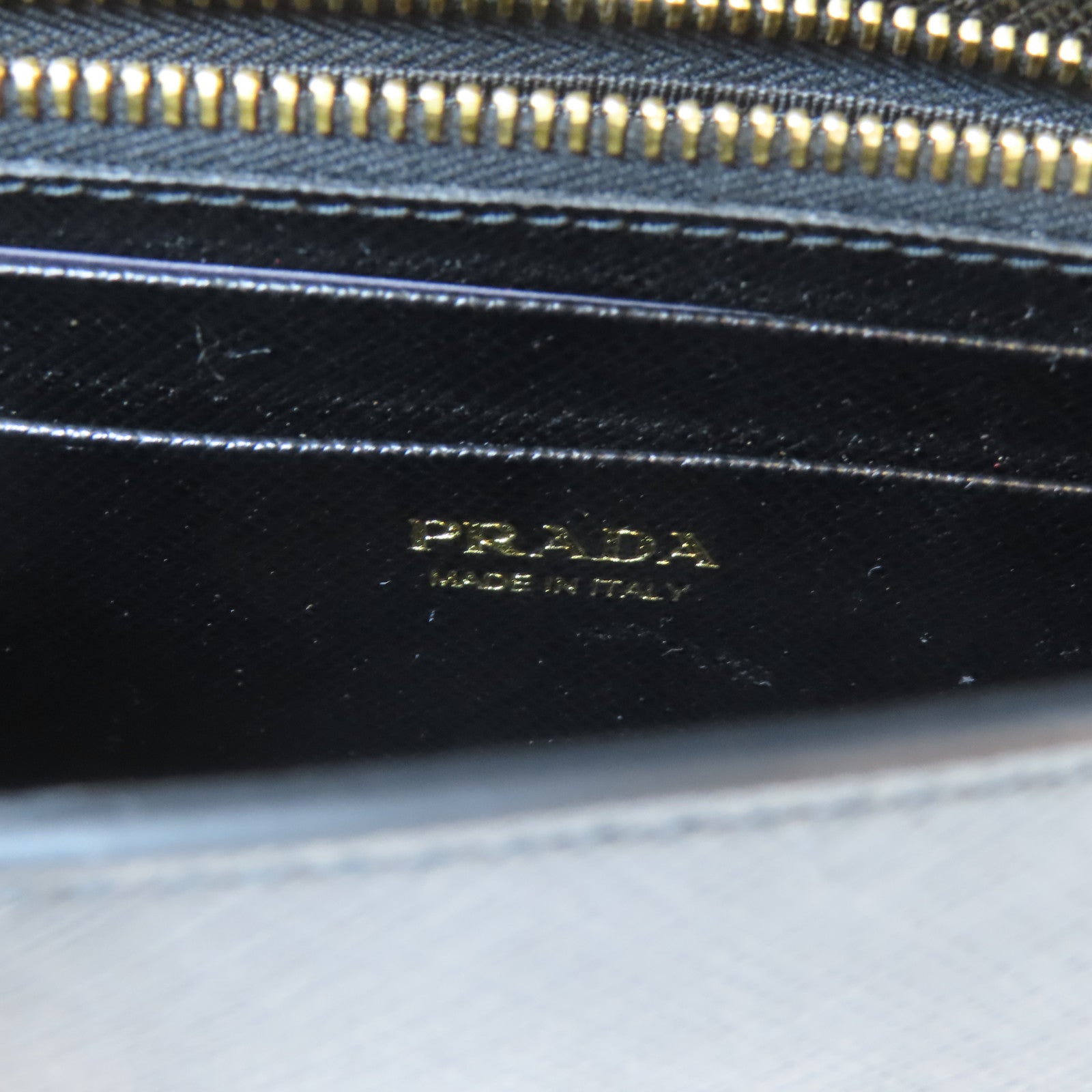 PRADA Saffiano皮革Miniborse金扣鏈帶肩背袋黑色