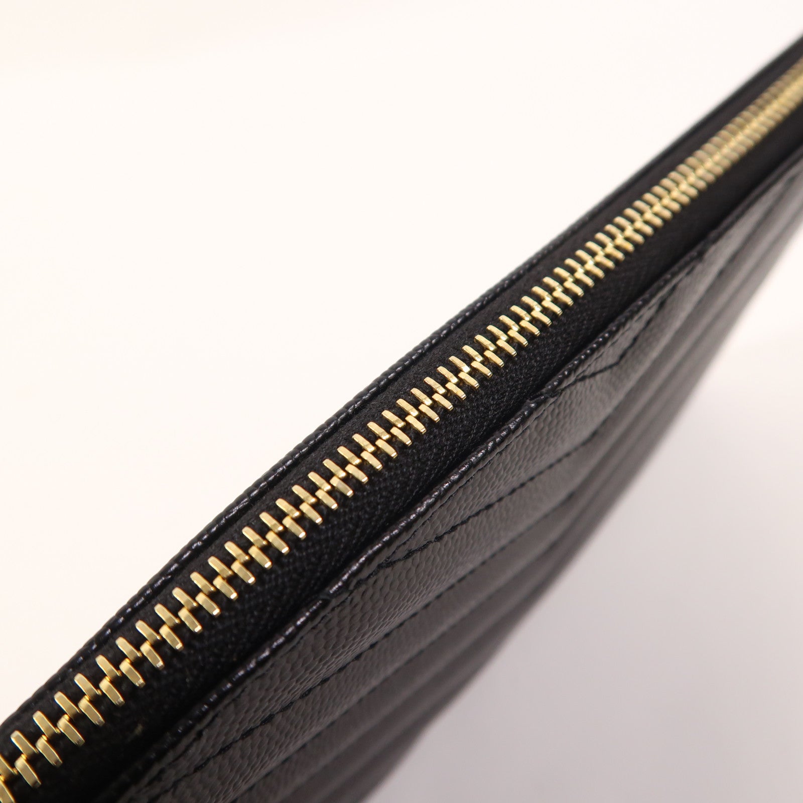 YVES SAINT LAURENT 牛皮皮革Pouch金扣手拿包