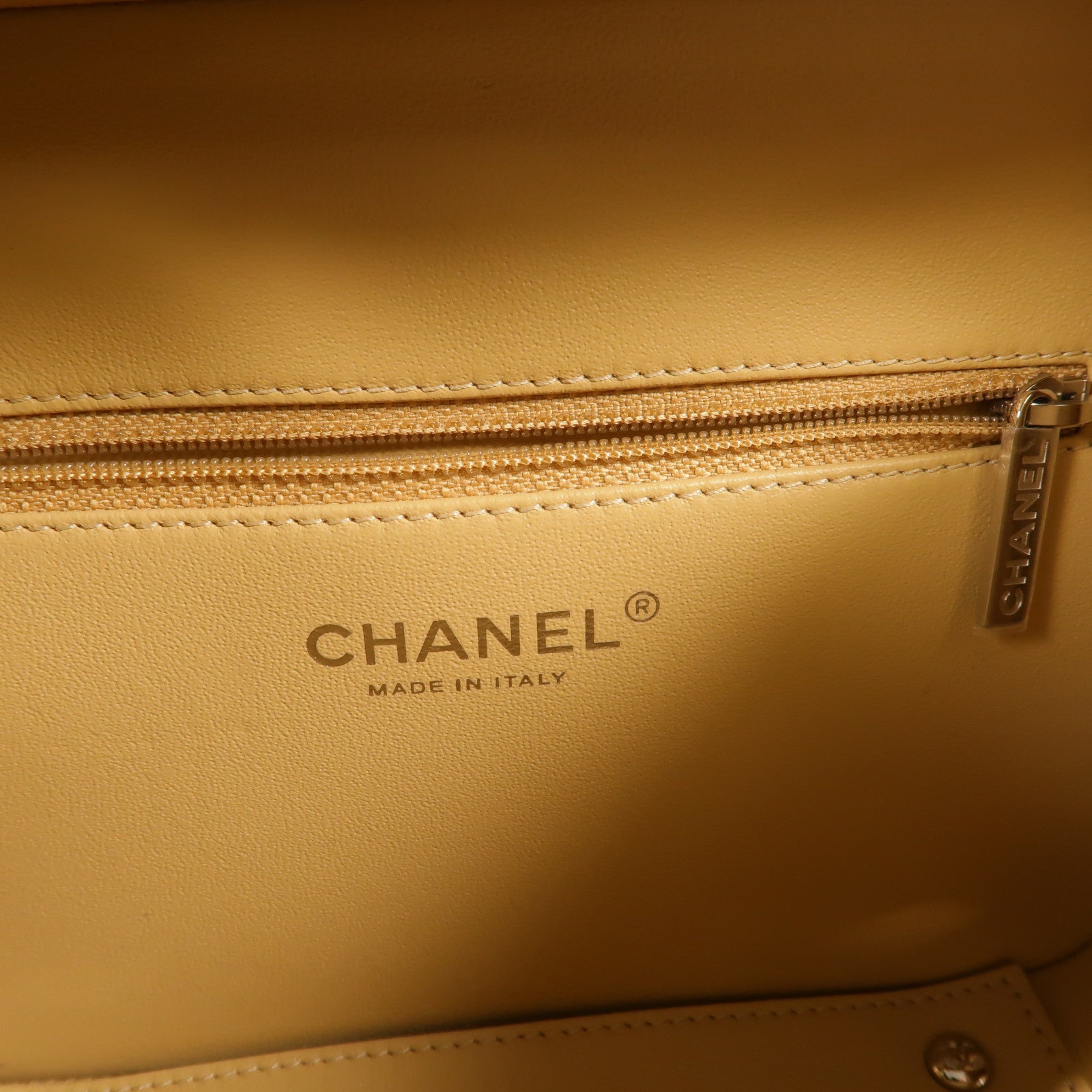 CHANEL 藤料CC Filigree Vanity Case Medium鏈帶手挽肩背兩用袋