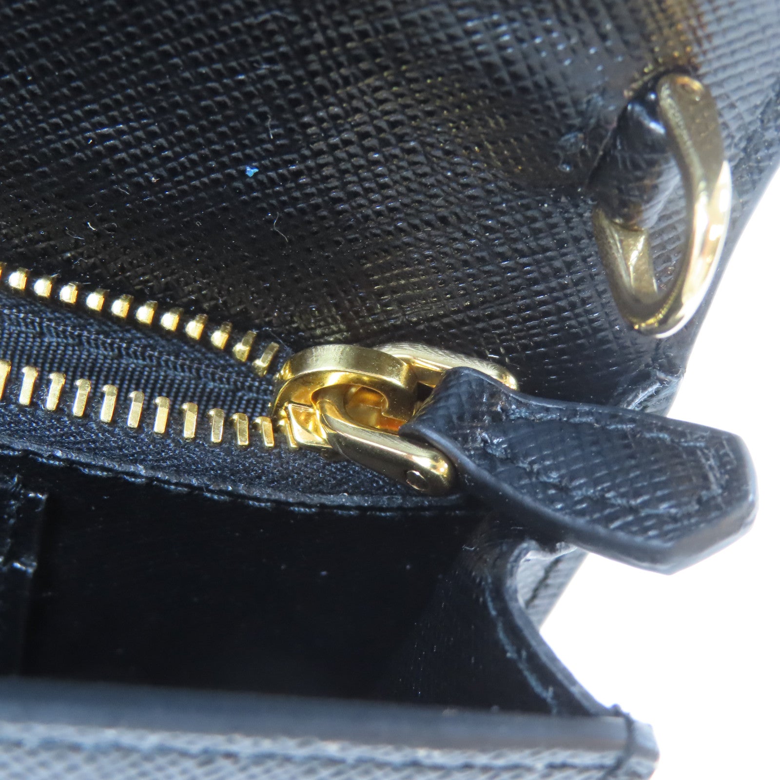 PRADA Saffiano皮革Miniborse金扣鏈帶肩背袋黑色