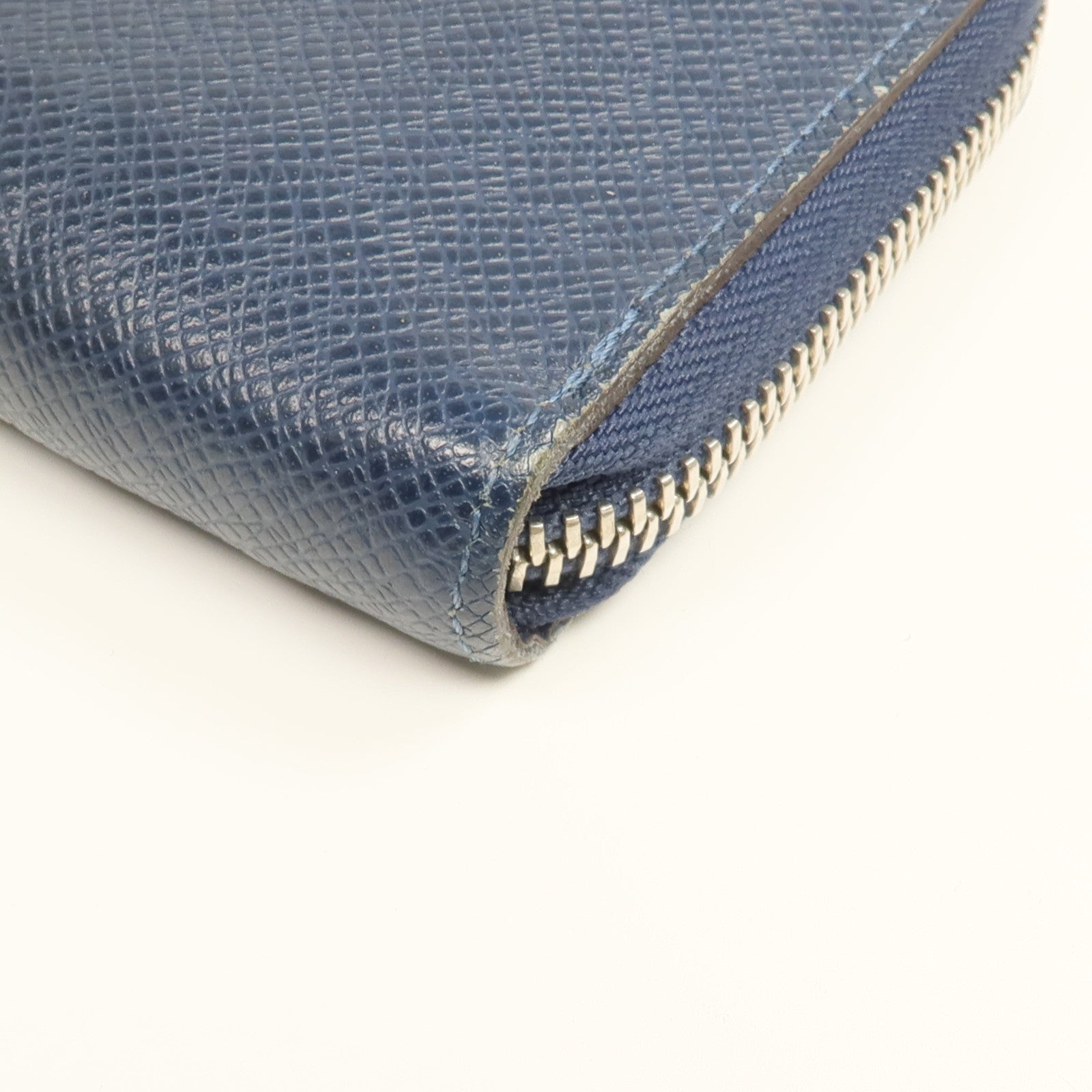 LOUIS VUITTON Taiga Long Wallet長錢包