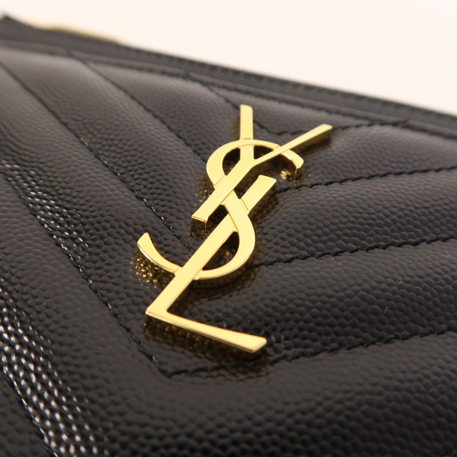 YVES SAINT LAURENT 牛皮皮革Pouch金扣手拿包
