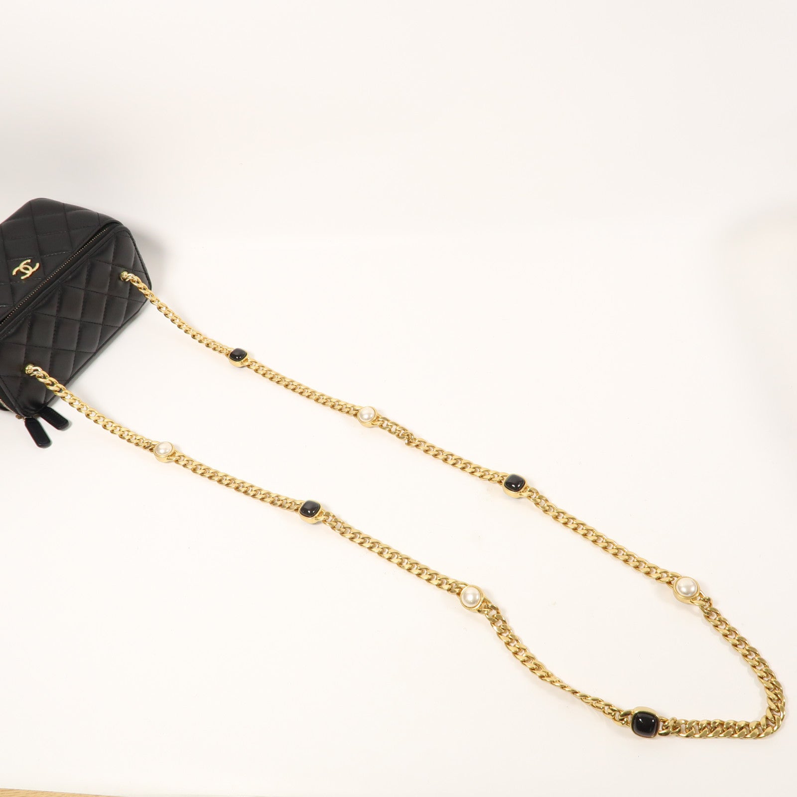 CHANEL 菱格羊皮皮革Chain Shoulder金扣鏈帶肩背袋黑色